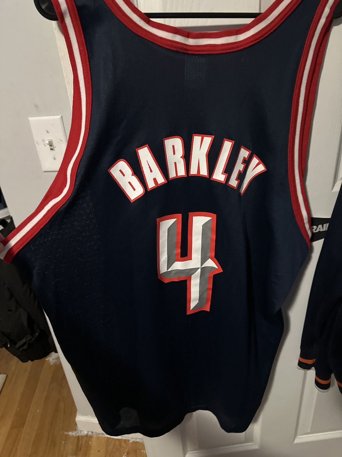 Champion Vintage Champion Rockets Charles Barkley Away jersey Size US L / EU 52-54 / 3 - 2 Thumbnail