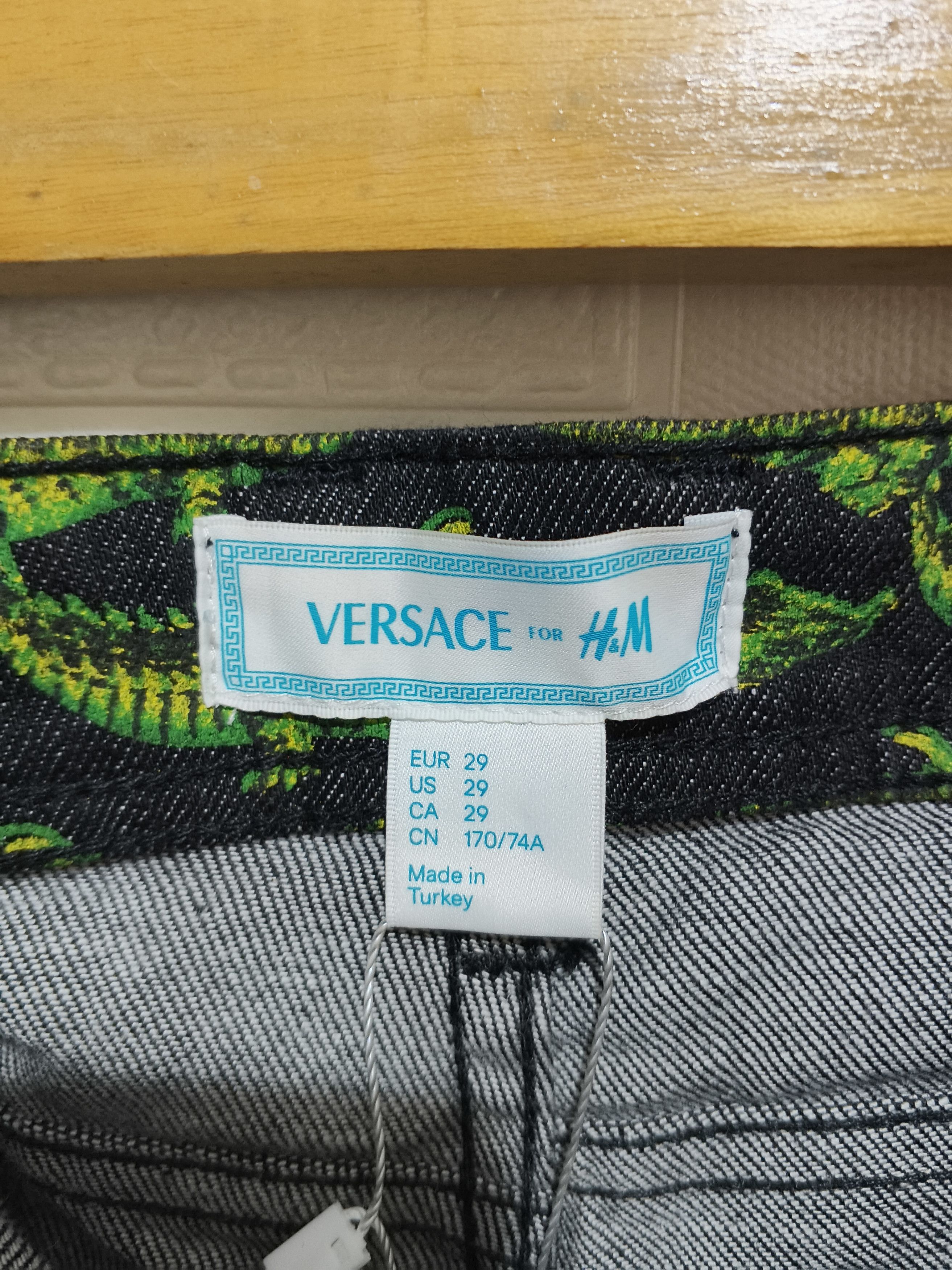 H&M × Versace Versace x HM FW 2011 Crocodile Allover Print Deni Size US 29 - 6 Thumbnail