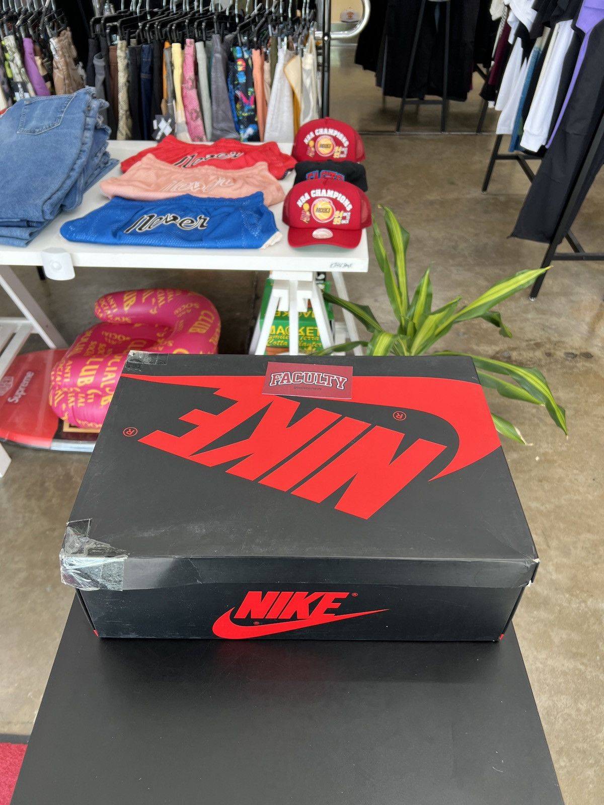 Jordan Brand × Nike Air Jordan 1 UNC Sz. 12.5 (2015) Size US 12.5 / EU 45-46 - 15 Thumbnail