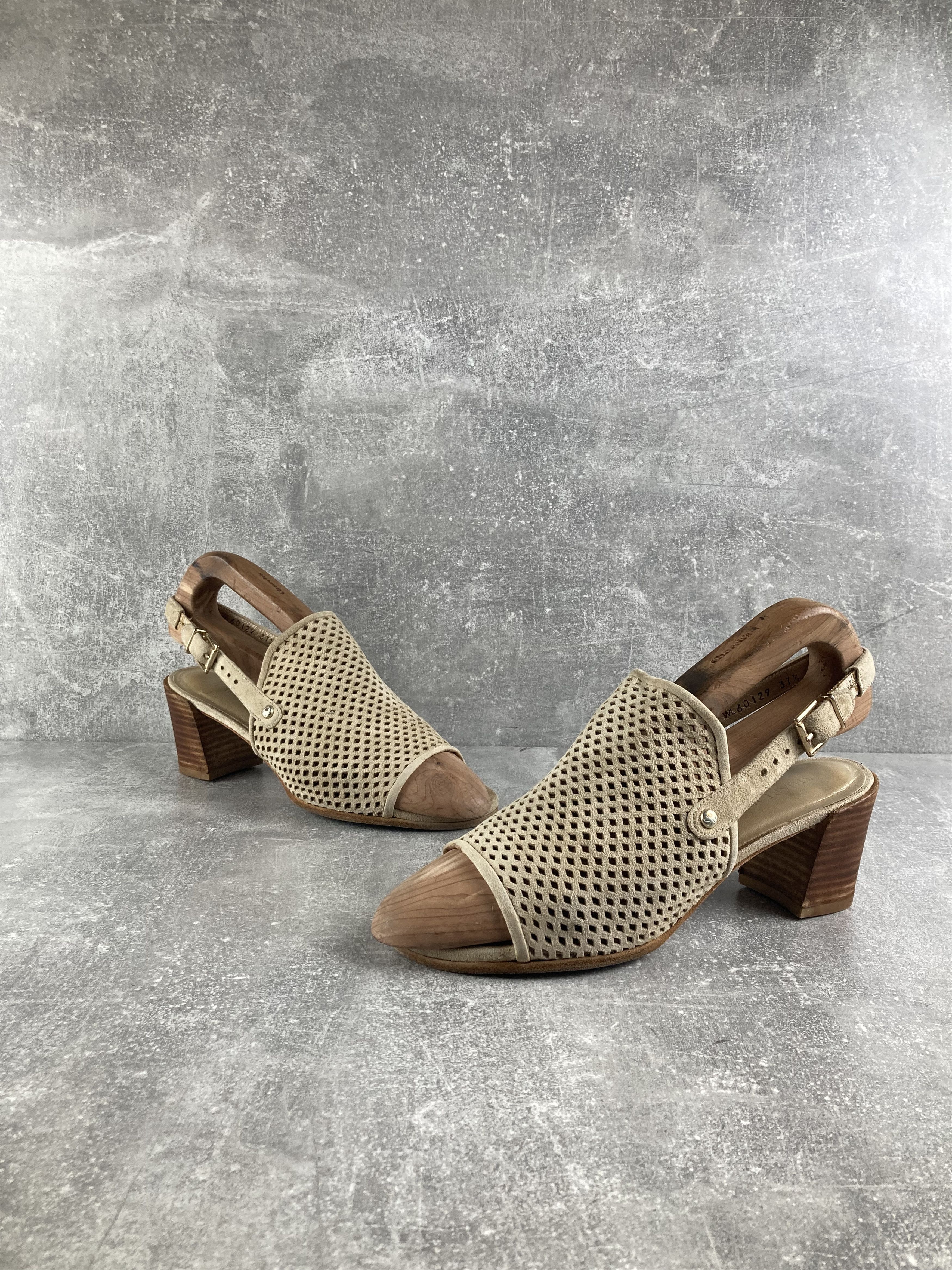 Stuart Weitzman stuart Weitzman popular beach suede/lesther heel sandals Size US 7.5 / IT 37.5 - 3 Thumbnail