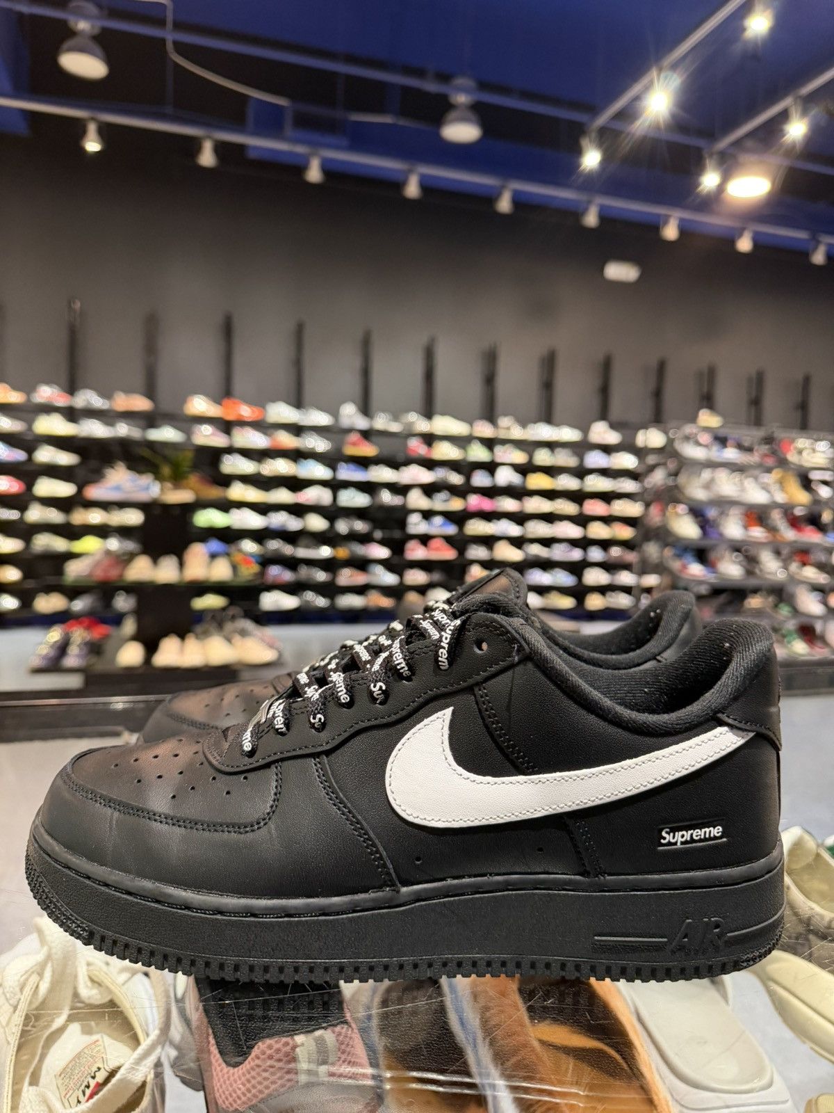 Supreme Size 9.5 - Supreme Air Force Low Black Size US 9.5 / EU 42-43 - 1 Thumbnail