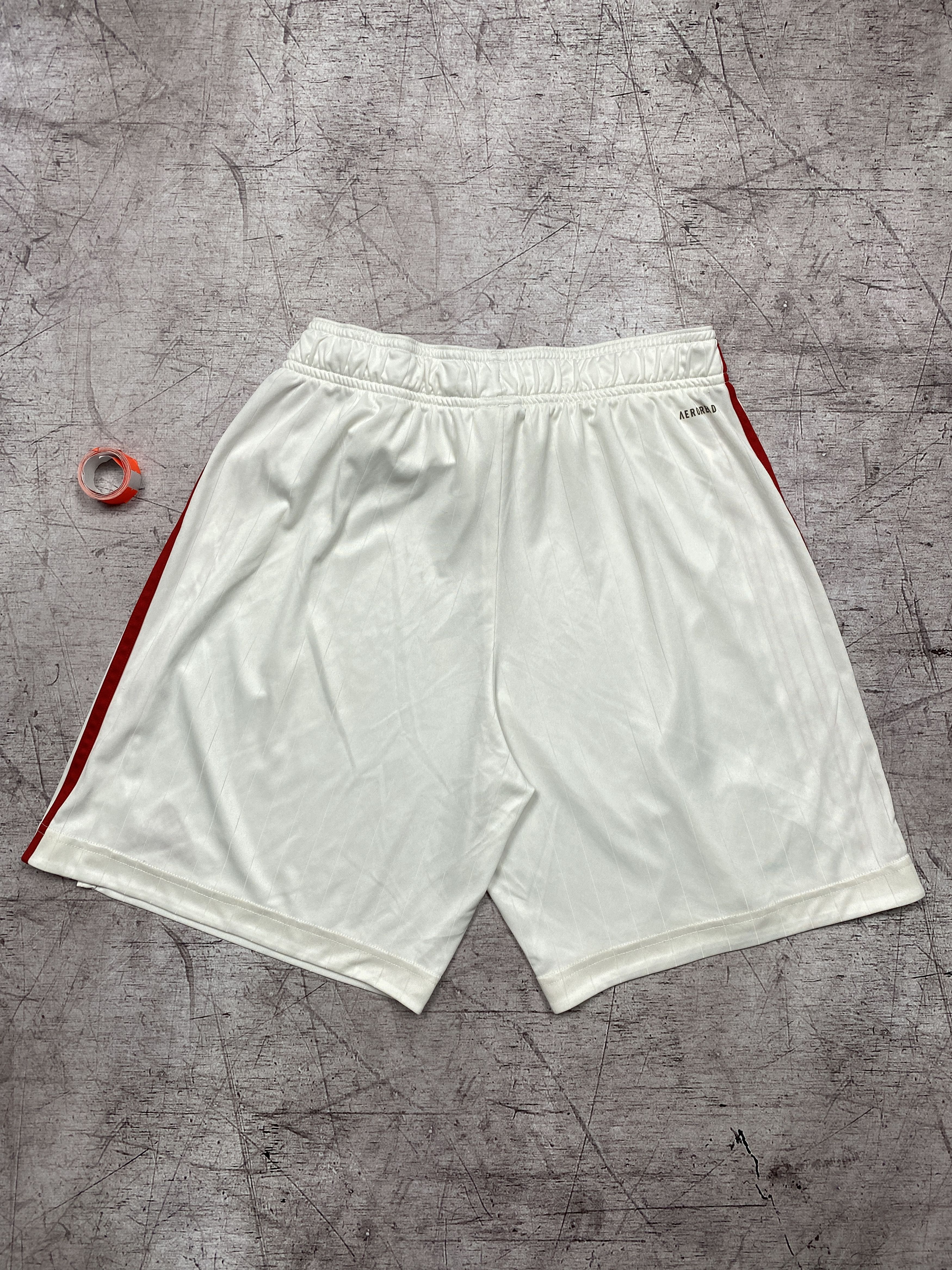 Adidas Adidas Manchester United Vintage Mens Shorts Size US 32 / EU 48 - 8 Thumbnail
