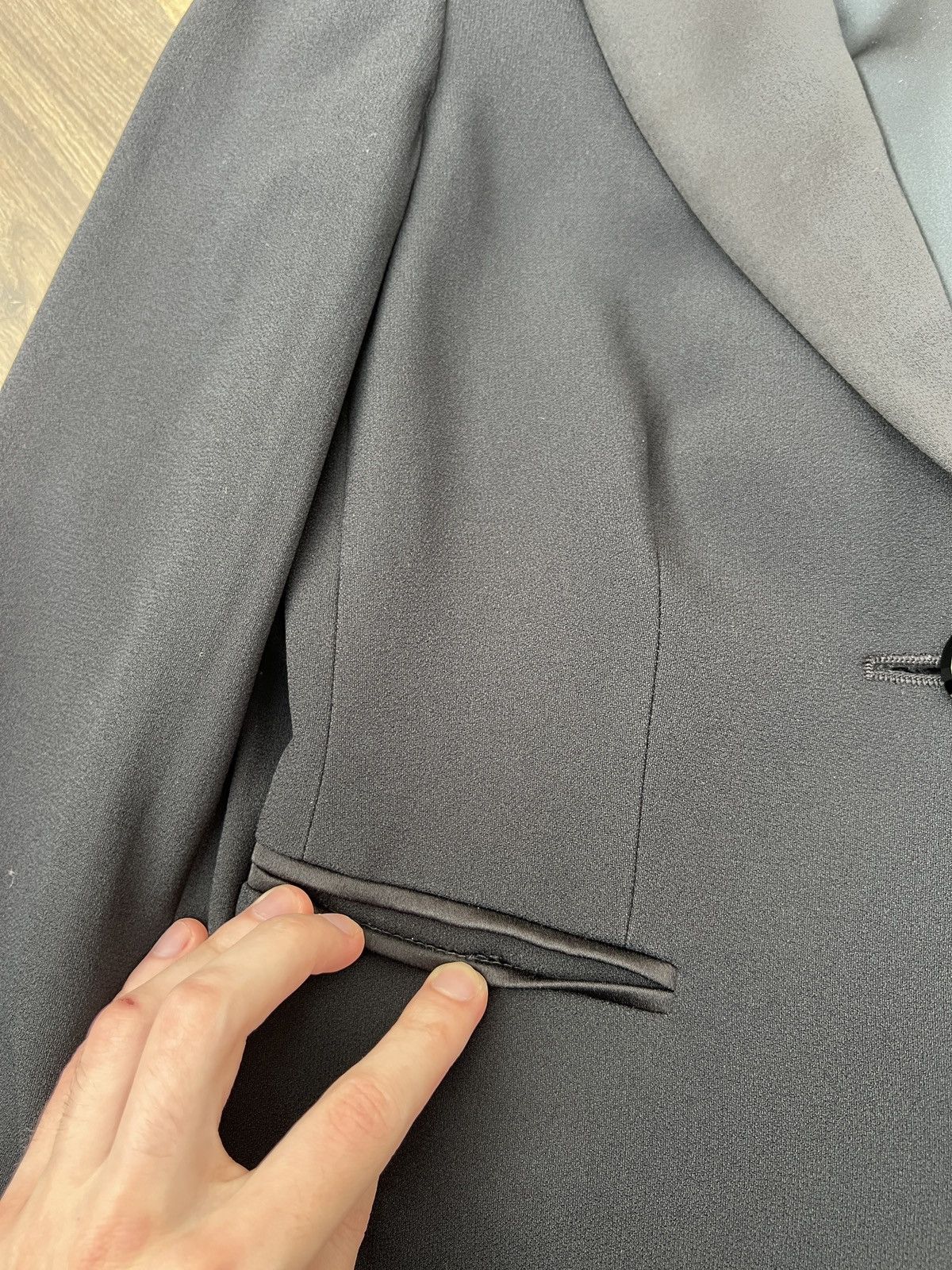Emporio Armani Vintage Emporio Armani Women’s Black Cropped Tuxedo Blazer Size XS / US 0-2 / IT 36-38 - 7 Thumbnail