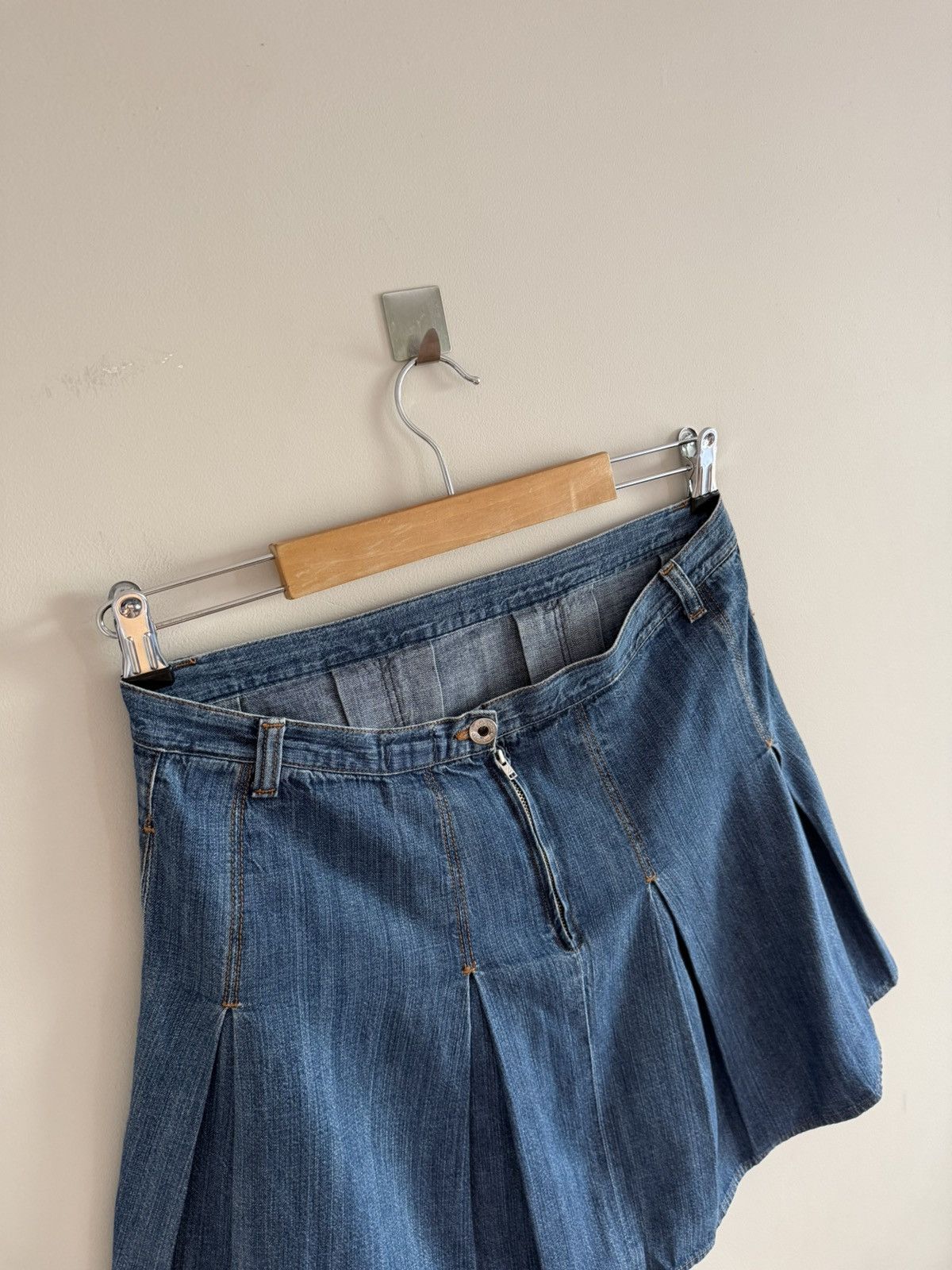 Dolce & Gabbana Dolce & Gabbana Pleated Denim Mini Skirt Size 30" / US 8 / IT 44 - 2 Thumbnail