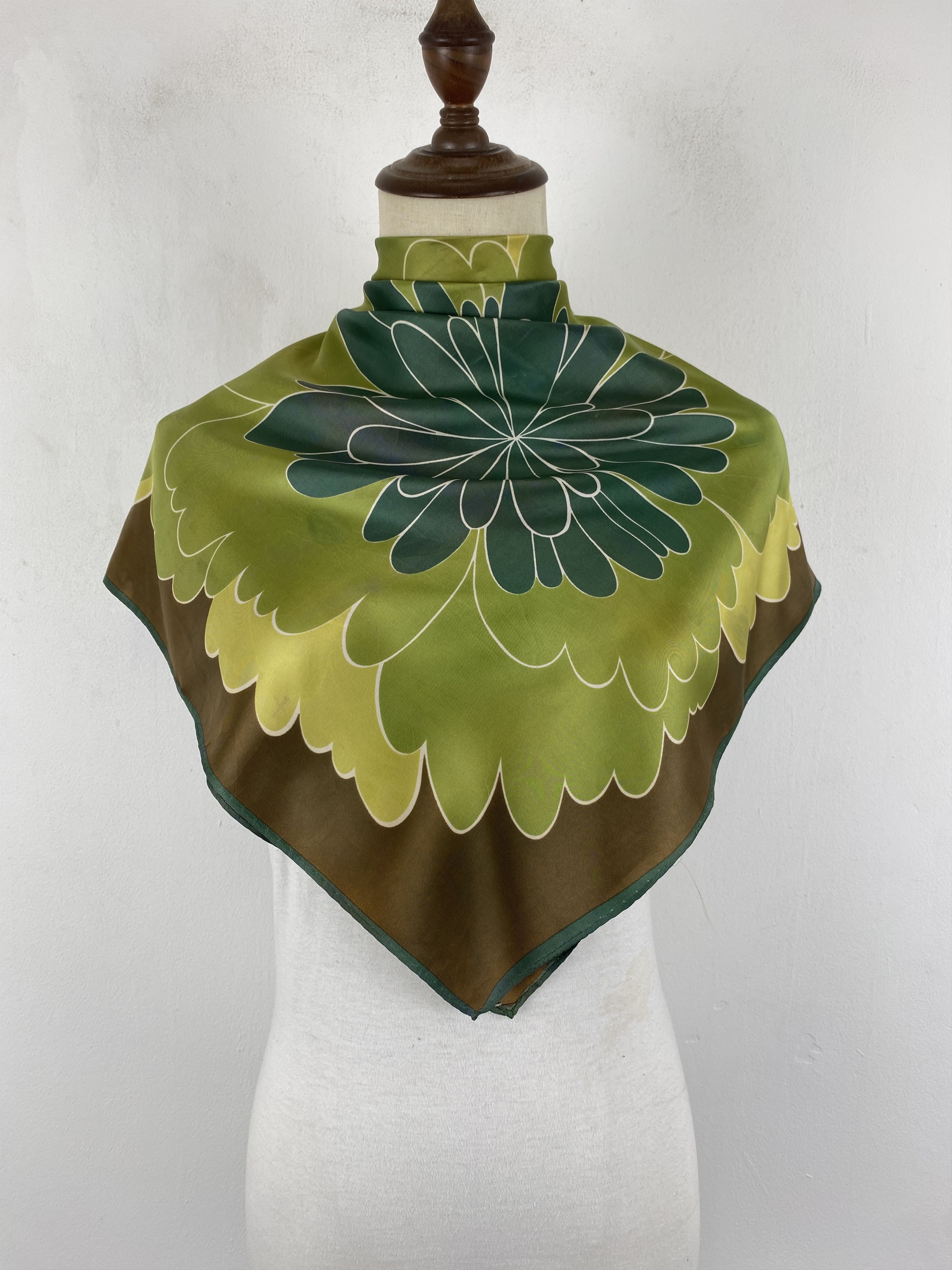 Vintage Italian Designer Silk Scarf / Muffler / Silk Shawl - SN0060 Size ONE SIZE - 1 Thumbnail
