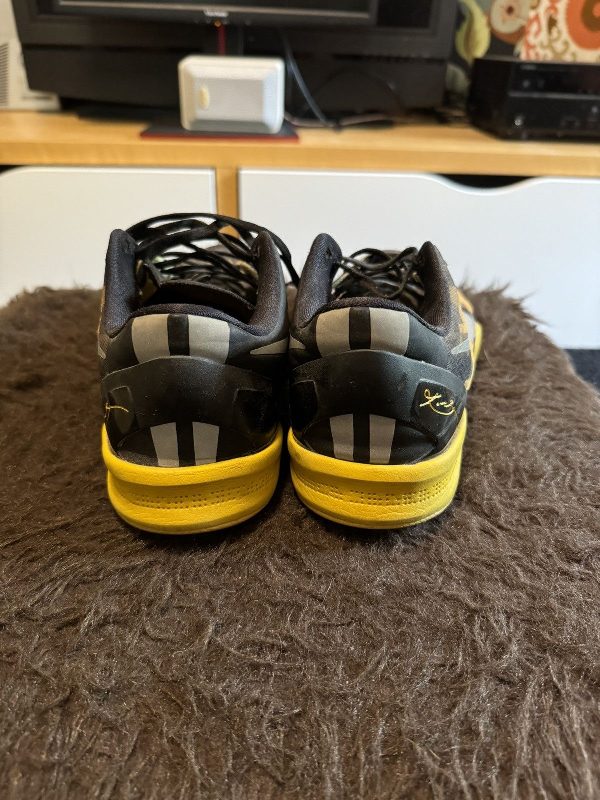 Nike RARE Nike Kobe 8 Sulfur Electric Size US 8 / EU 41 - 4 Thumbnail