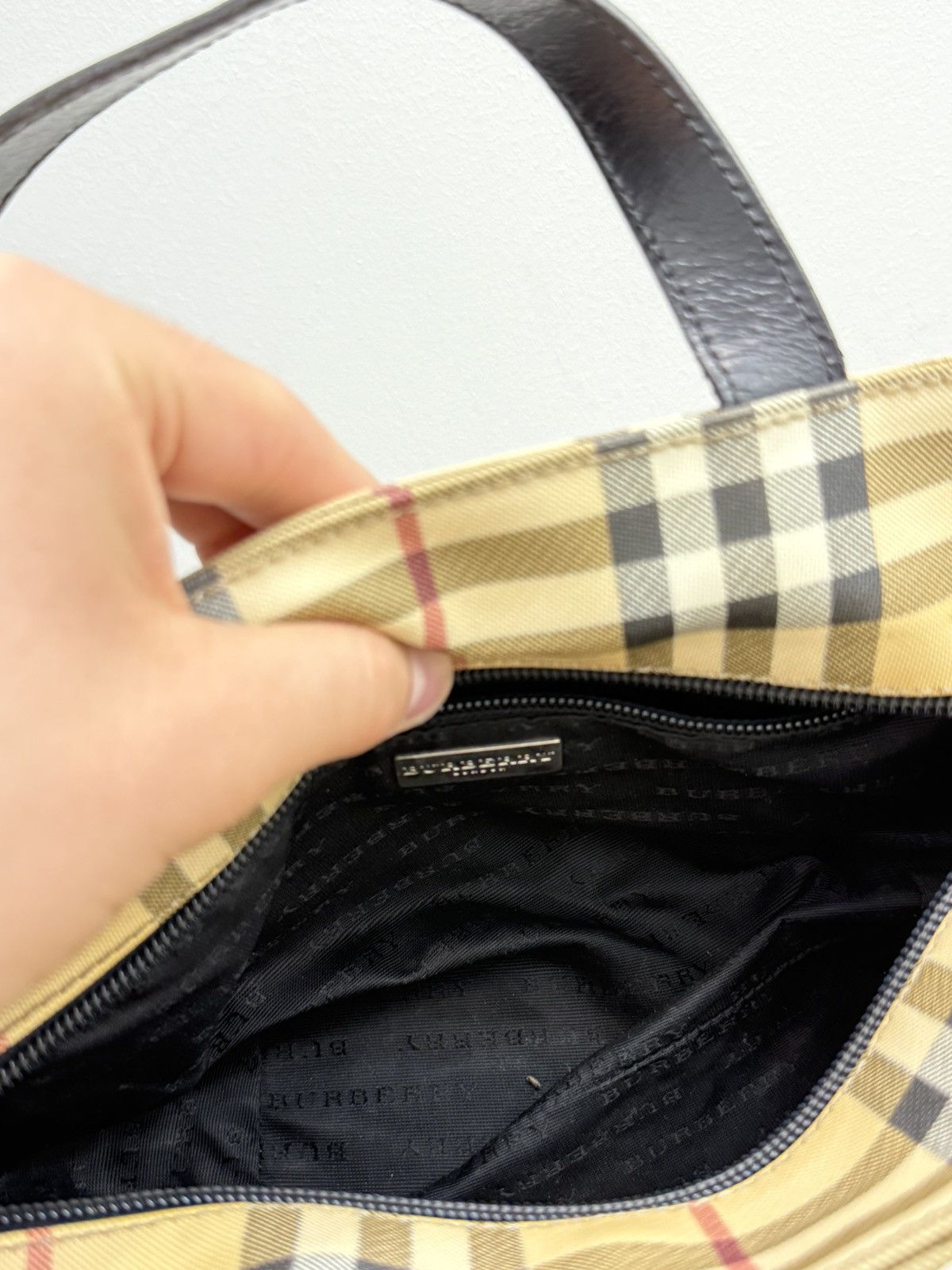 Burberry × Vintage Burberry London Nova Check Handle Bag Size ONE SIZE - 7 Thumbnail