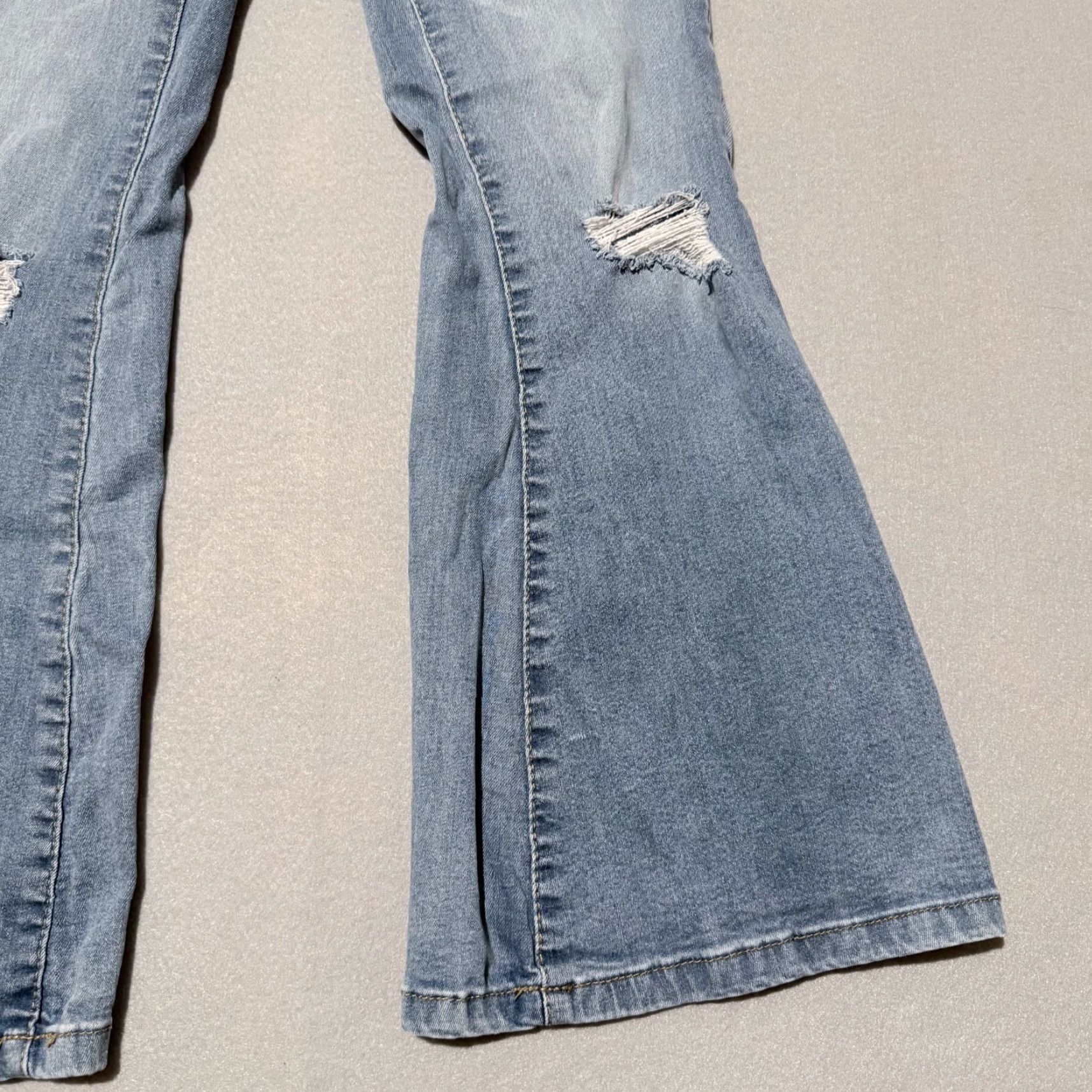 Jessica Simpson Jessica Simpson Lulu Ultra Flare Jeans Women's Light-Wash Denim Distressed - 10 Denim Blue Women Flared Jeans 10 Size 32" / US 10 / IT 46 - 4 Thumbnail