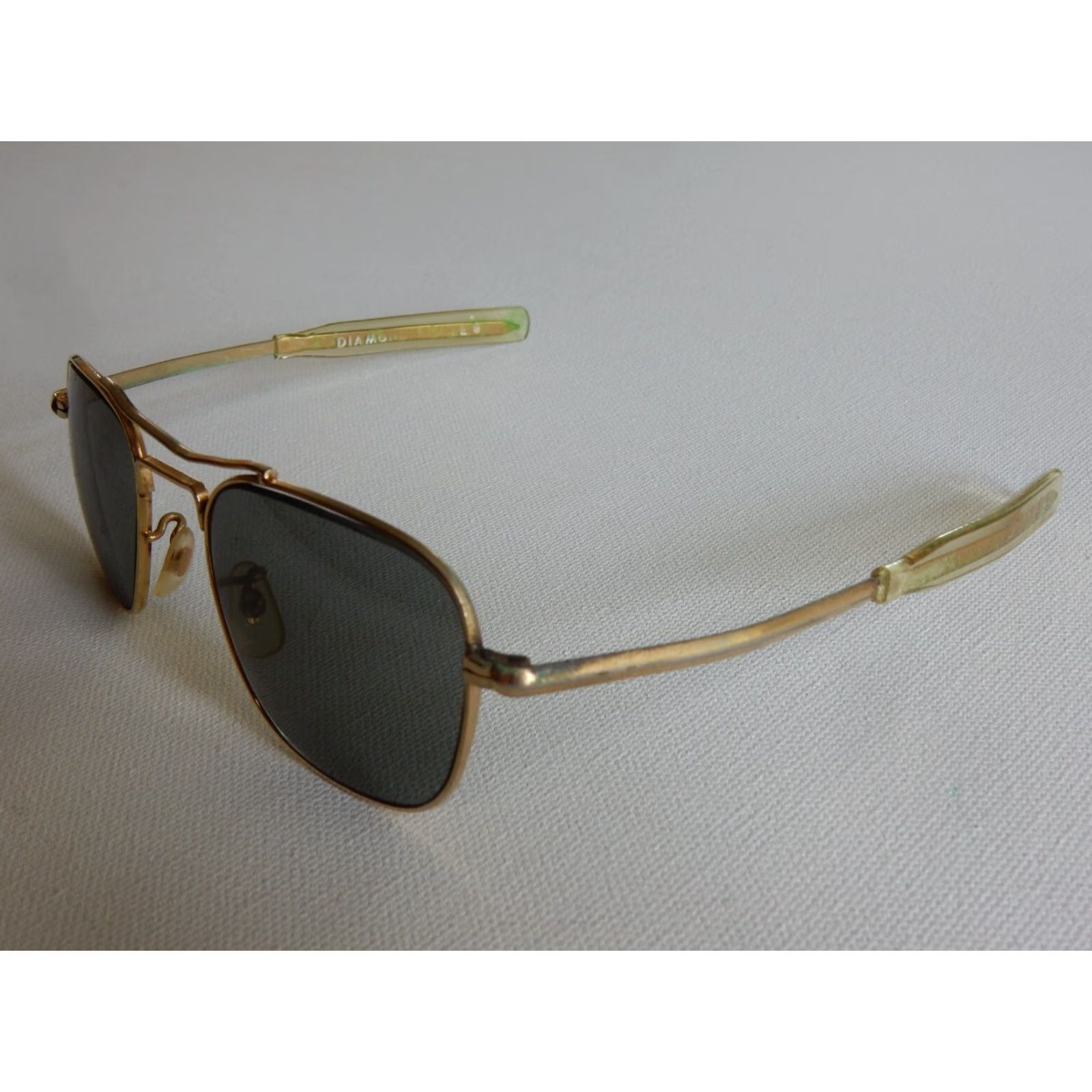 Vintage VINTAGE Diamond Plate Aviator Sunglasses Men Gold 80s Retro Size ONE SIZE - 2 Thumbnail
