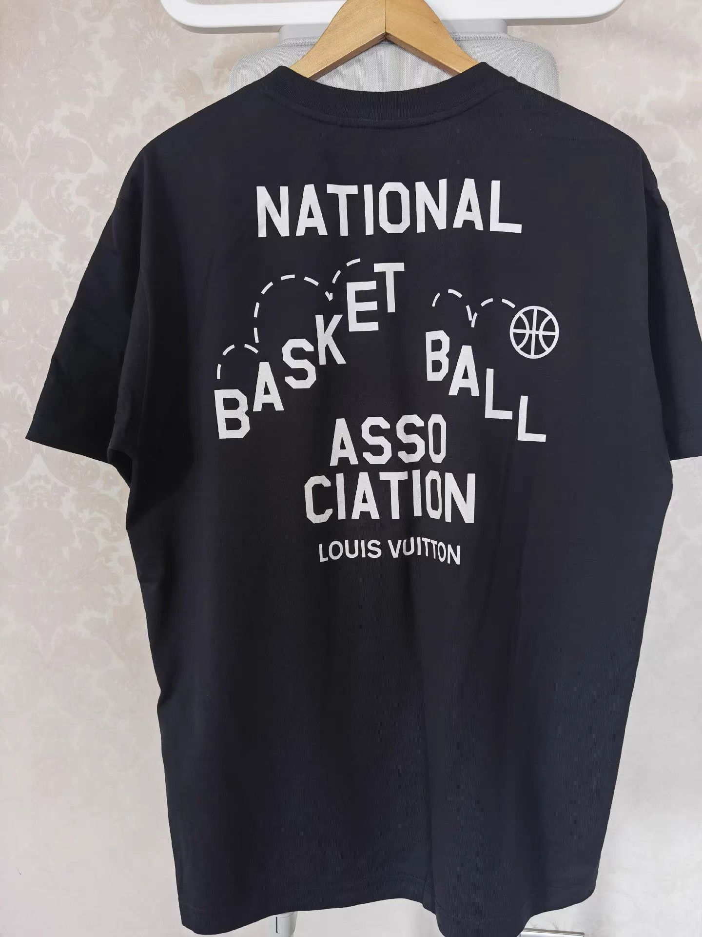 Louis Vuitton LV x NBA T-Shirt K17 Size US L / EU 52-54 / 3 - 2 Thumbnail