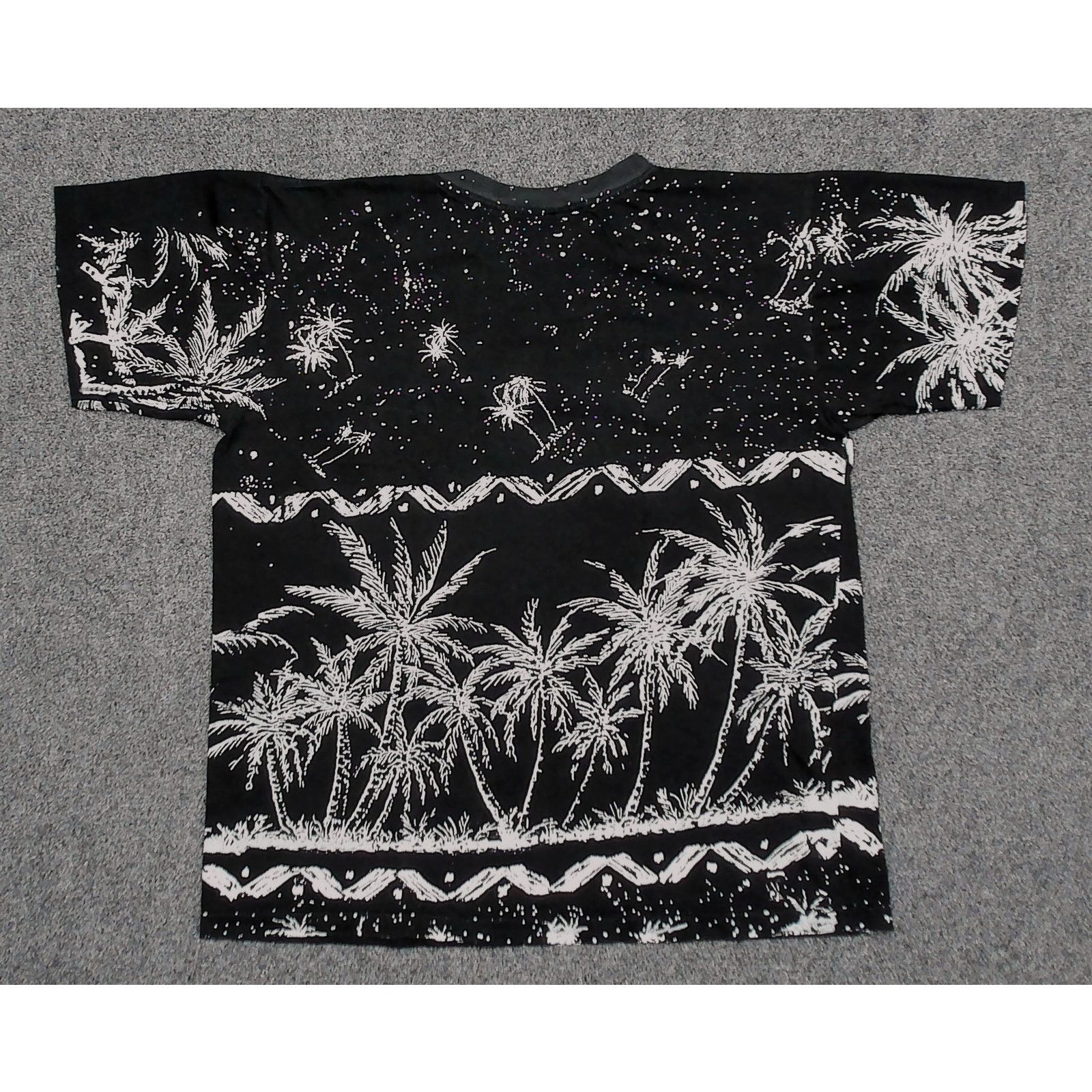 Vintage Vintage 90s Laguna AOP Palm Tree Single Stitch Tee Size US L / EU 52-54 / 3 - 4 Thumbnail