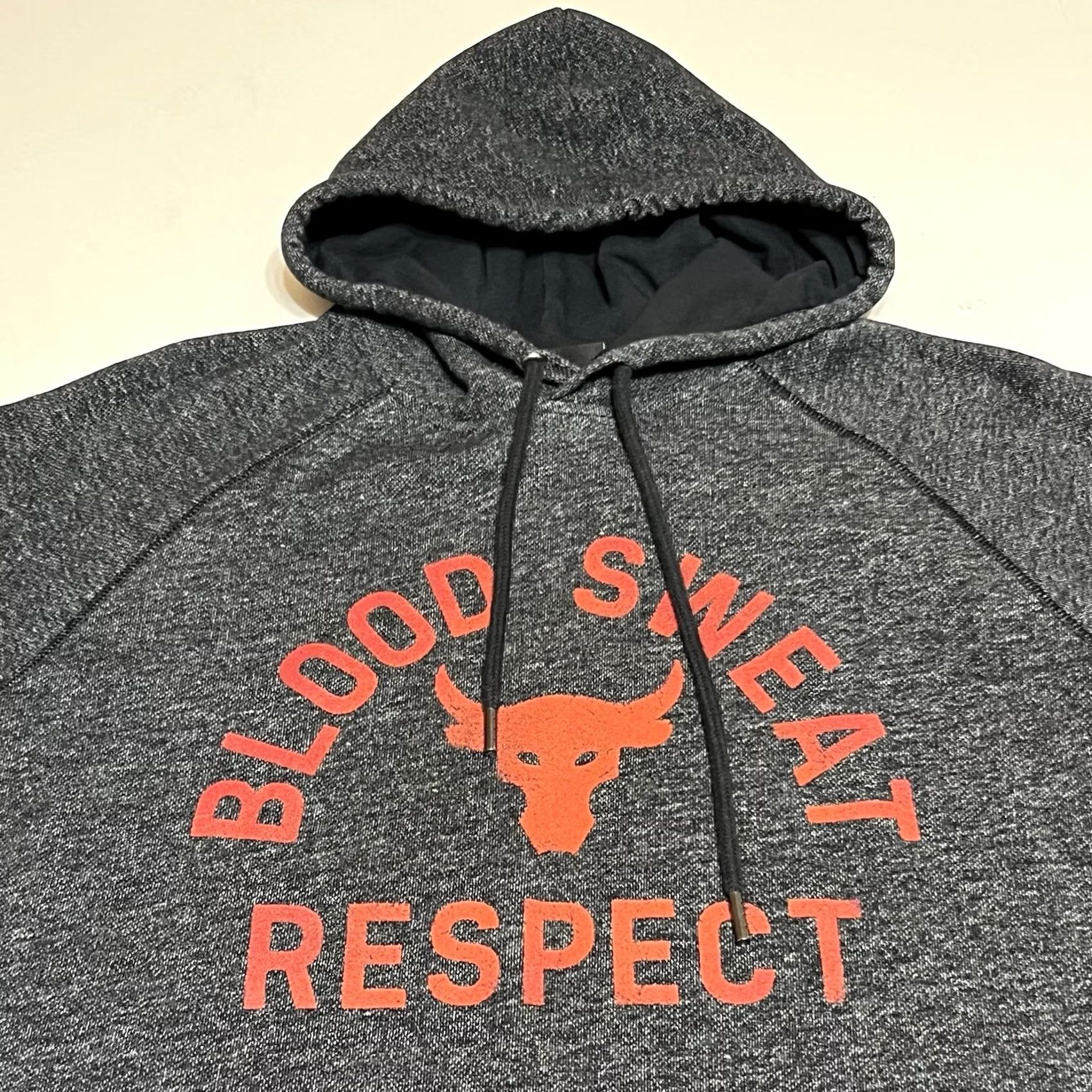Under Armour PROJECT ROCK UA Men’s Medium Short Sleeve Hoodie Pullover Gray Cotton Blend Logo Gym Top Mens Size US M / EU 48-50 / 2 - 2 Thumbnail