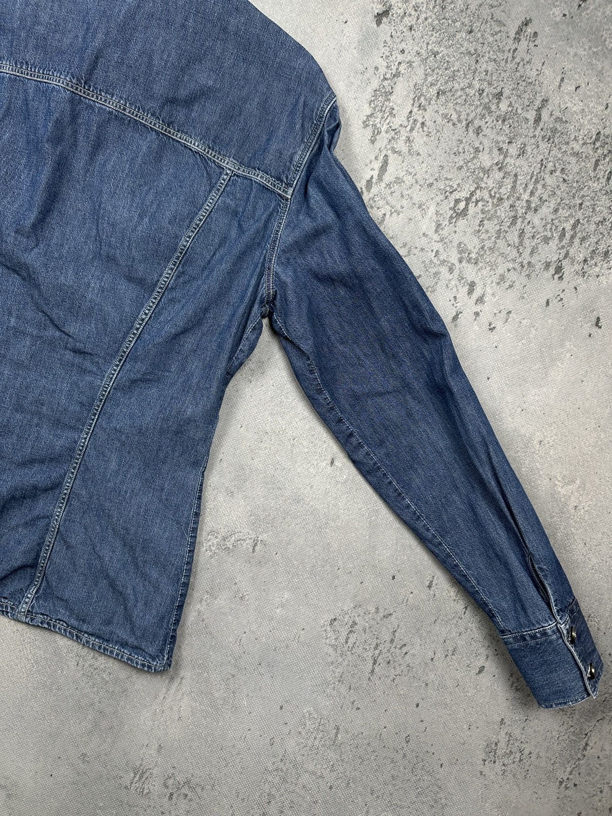 Versace Jeans Couture Versace Jeans Couture Vintage Medusa Button Denim Shirt 90s Size L / US 10 / IT 46 - 8 Thumbnail