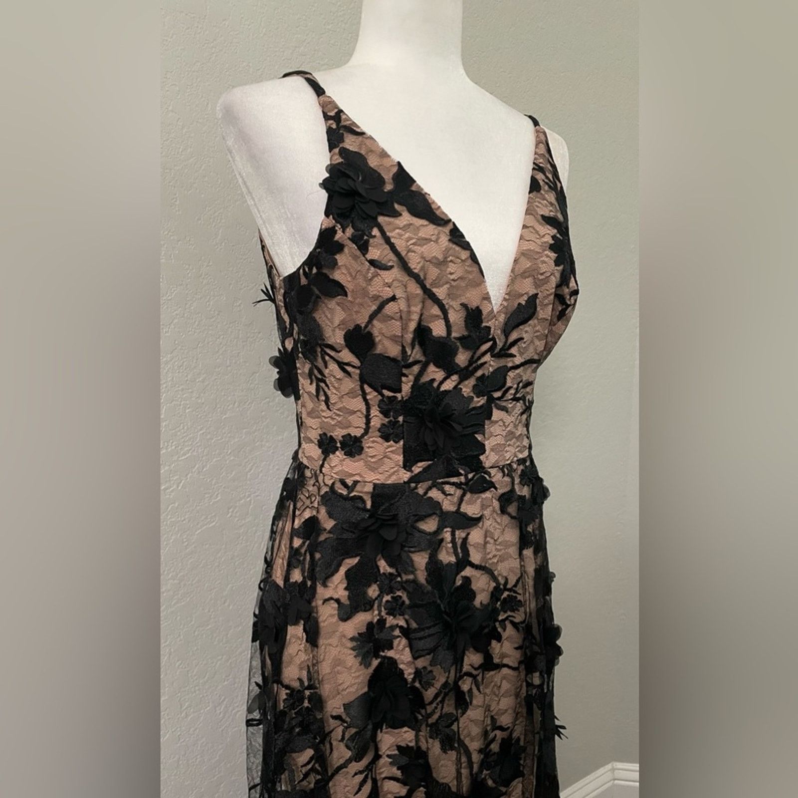 Dress the Population Dress the Population Plunging Gown Sleeveless Floral Dress M Size M / US 6-8 / IT 42-44 - 4 Thumbnail