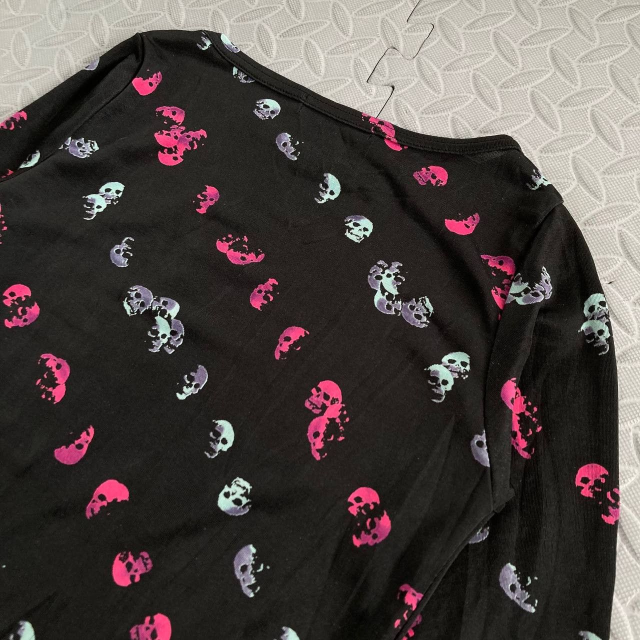 Hysteric Glamour Vintage 90’s Skulls Print Mesh Long sleeves Top Size XS / US 0-2 / IT 36-38 - 11 Thumbnail