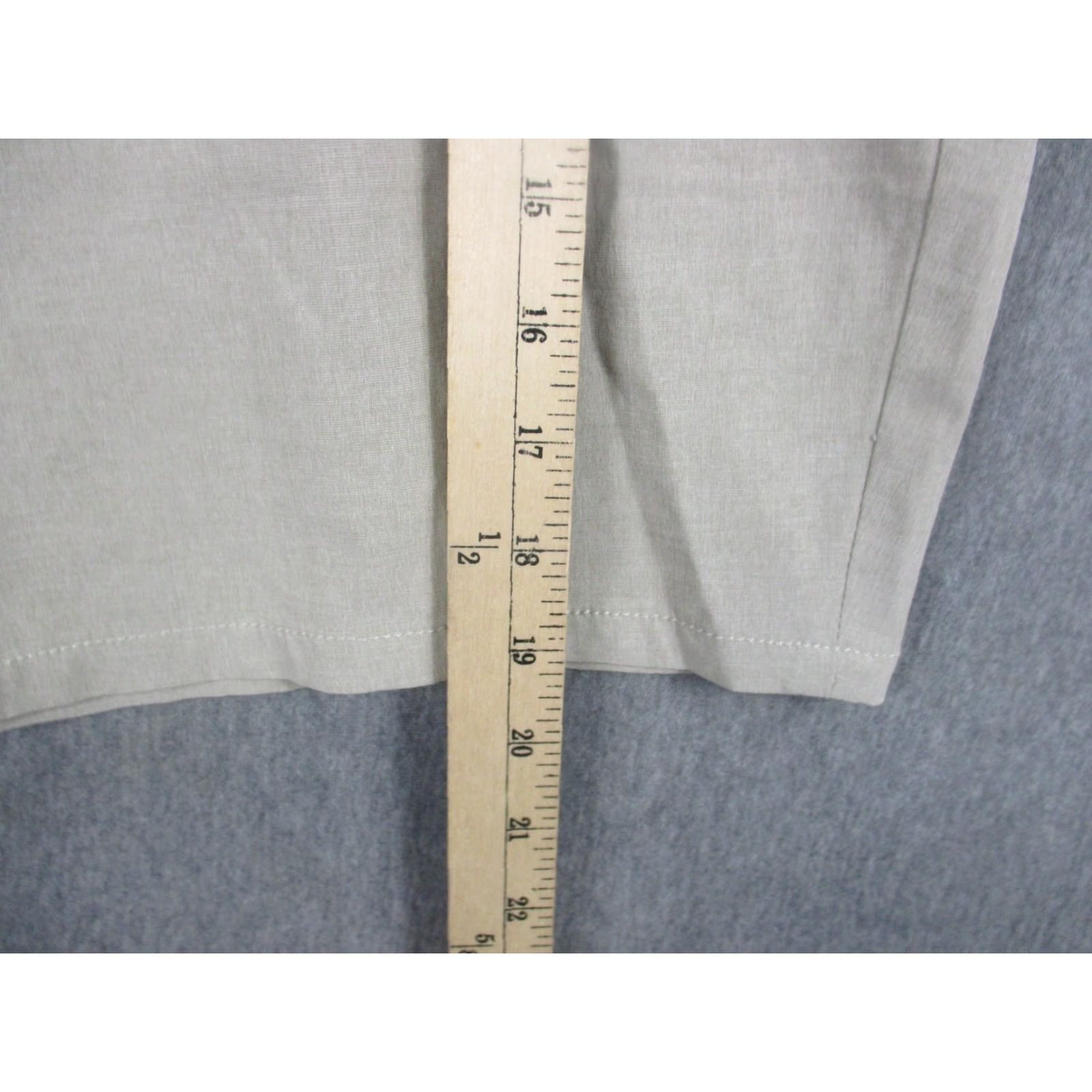 Vuori Vuori Mens 38 Beige Aim Chino Stretch Travel 7 Inseam Shorts Flat Front Pockets Zip Logo Size US 38 / EU 54 - 4 Thumbnail