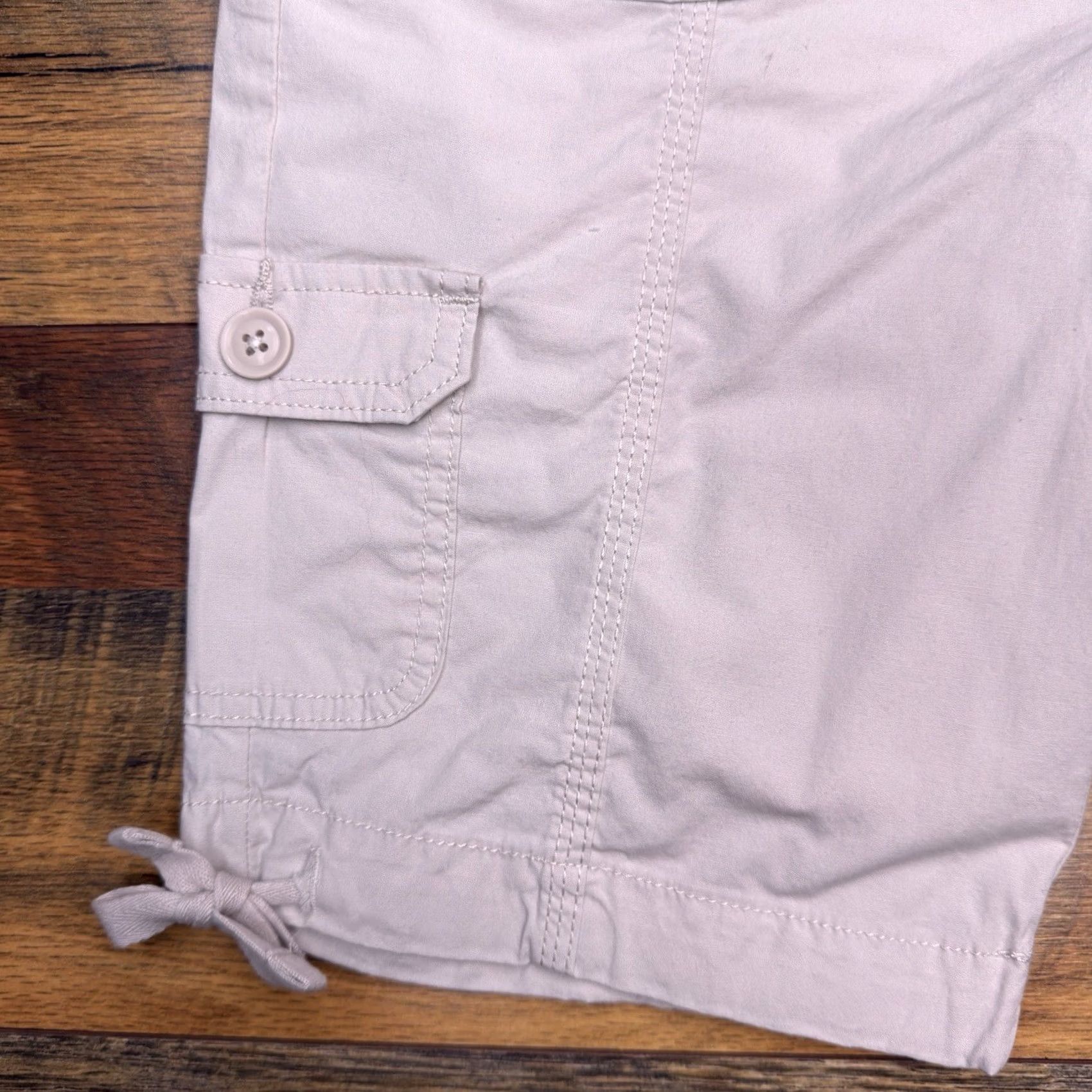 Vintage VINTAGE not vintage; St. John's Bay Bermuda Shorts 4 Petite Beige Mid Rise Stretch New -- (reuse structure) Size 27" / US 4 / IT 40 - 6 Thumbnail