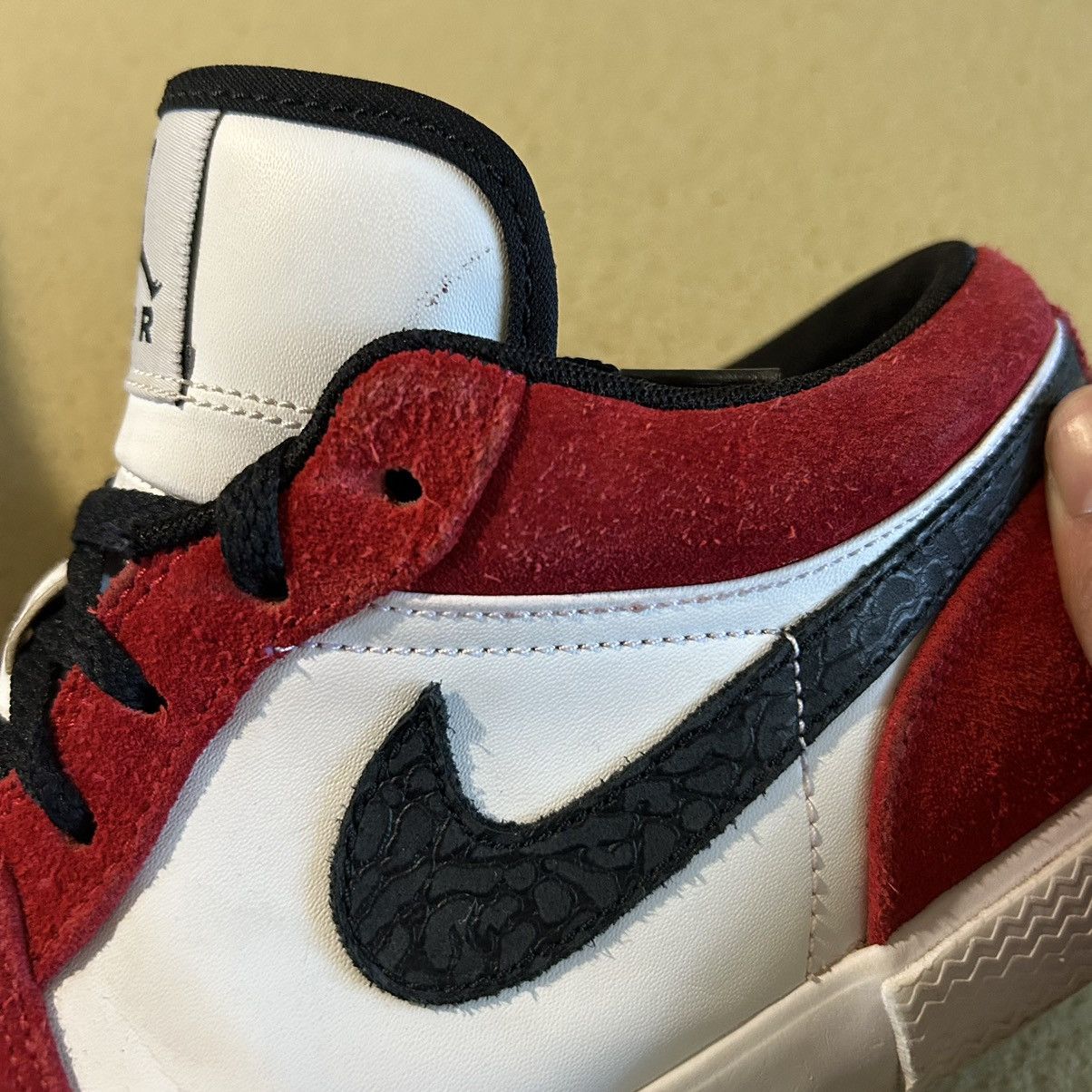 Jordan Brand Nike Air Jordan 1 Low Retro V.1 Chicago Men's 9.5 Red White Size US 9.5 / EU 42-43 - 8 Thumbnail