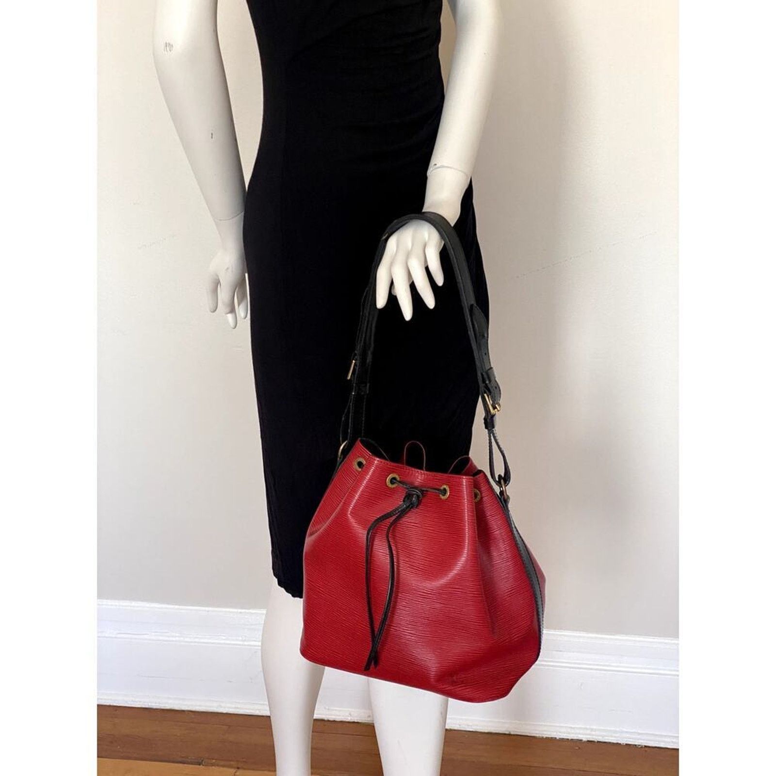 Louis Vuitton Louis Vuitton Noé Epi Red Leather Shoulder Bag Size ONE SIZE - 3 Thumbnail