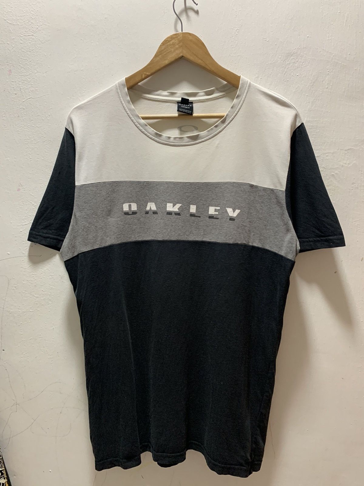 Oakley Vintage Oakley Tee Size US L / EU 52-54 / 3 - 1 Thumbnail