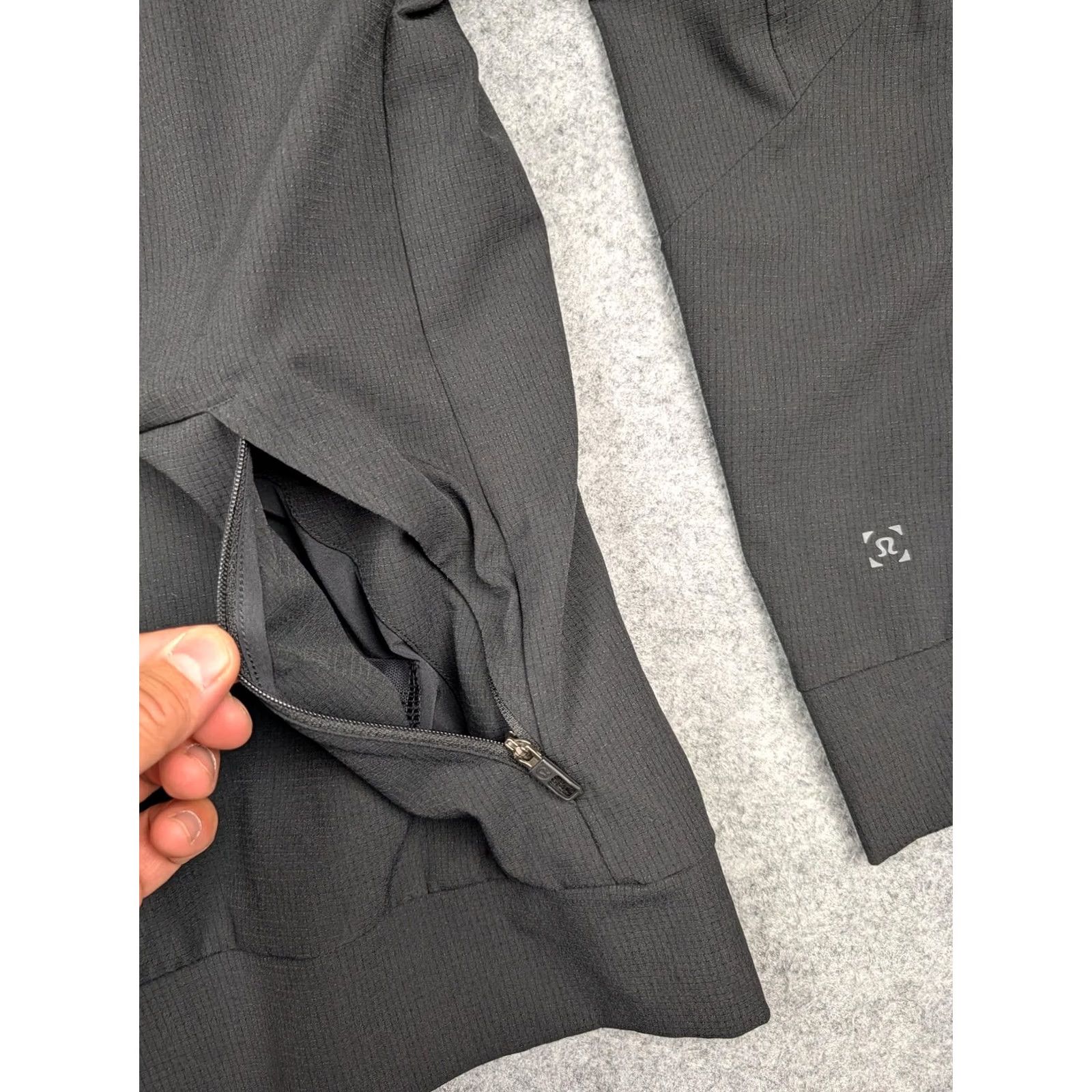 Lululemon Lululemon Jacket Mens M Black Track Full Zip Stretch Pockets Running Gym Size US M / EU 48-50 / 2 - 3 Thumbnail