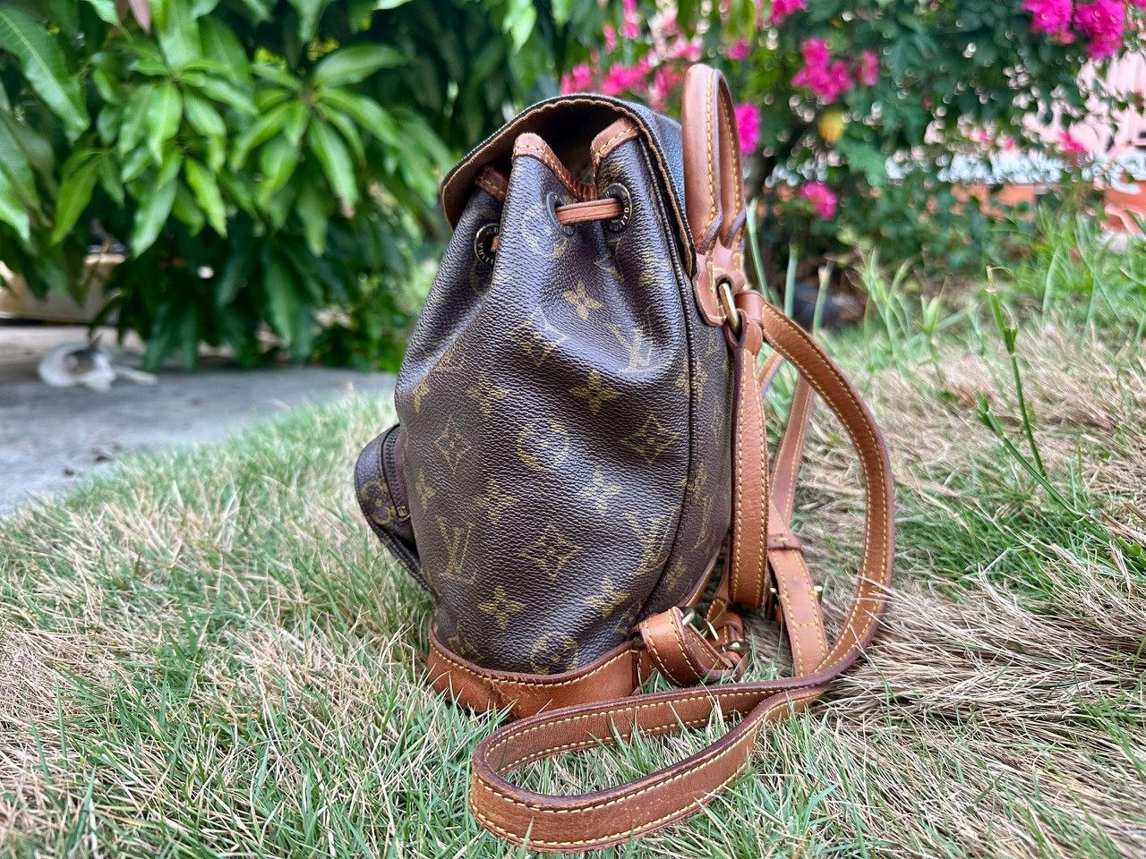 Louis Vuitton Authentic Louis Vuitton Monogram Canvas Montsouris Mini Bag Size ONE SIZE - 4 Thumbnail