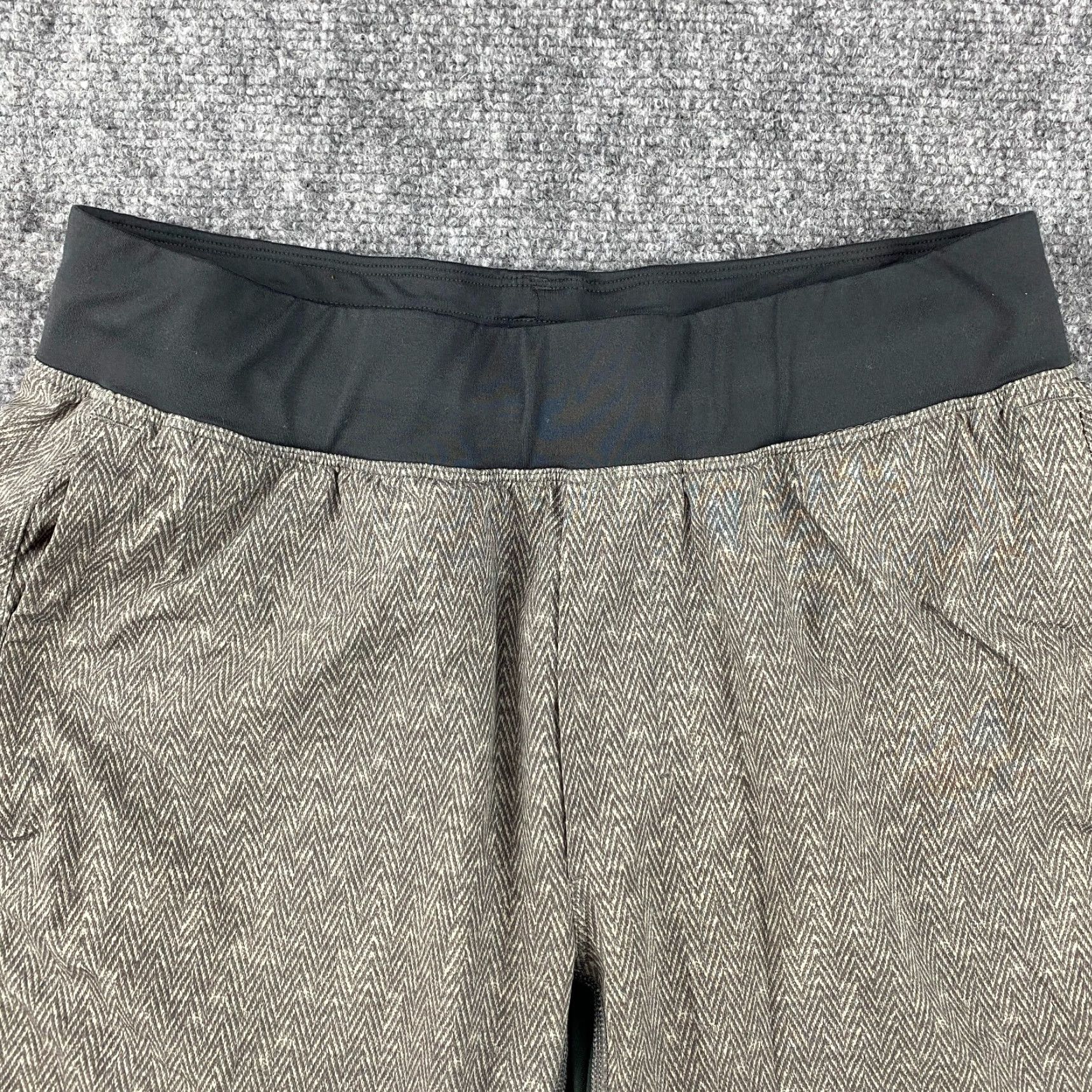 Lululemon Lululemon Shorts Mens Small S Grey Herringbone Stretch Activewear Gym Running Pockets Drawstring Regular Waist 26in Size US 29 - 2 Thumbnail