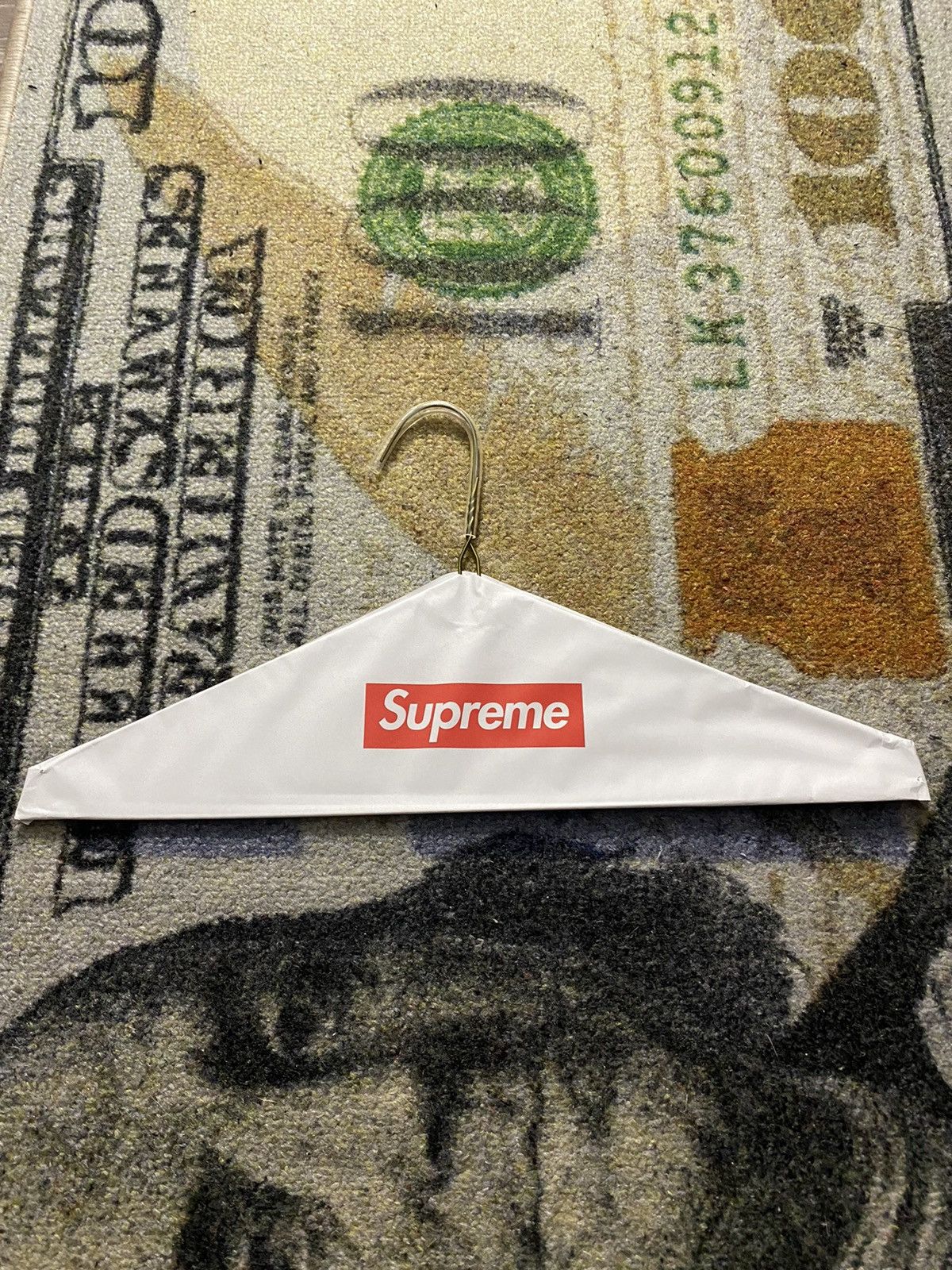 Supreme Supreme Box Logo Wire Hanger FW2024 Size ONE SIZE - 1 Thumbnail