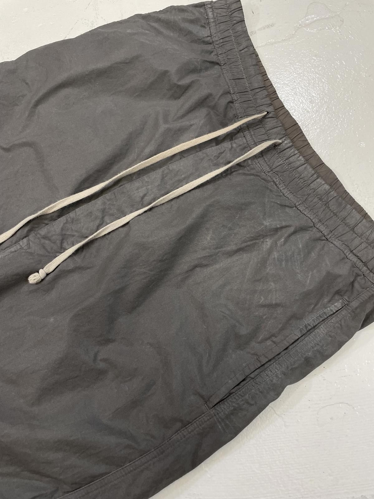 Rick Owens rick owens Dark Dust Waxed pod shorts Size US 32 / EU 48 - 2 Thumbnail