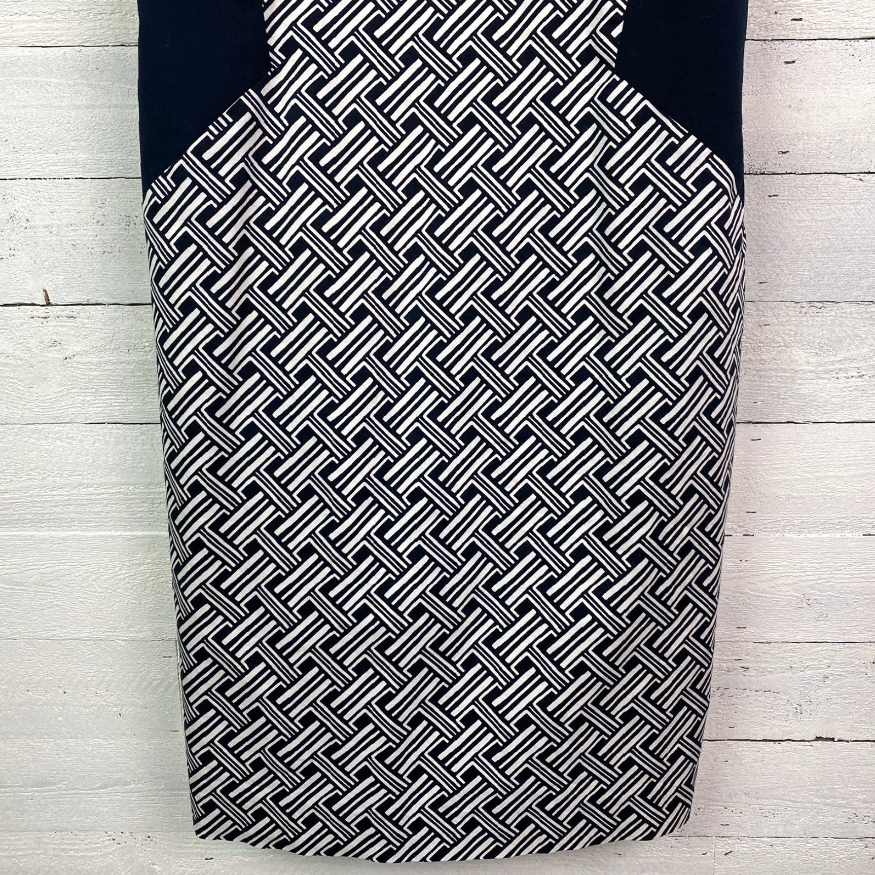 Banana Republic VINTAGE? No, Banana Republic Sheath Dress Blue White Sleeveless Back Zip Lined Career Dress 8 Women Knee Length Geometric Print Blue Womens Dress Size M / US 6-8 / IT 42-44 - 4 Thumbnail