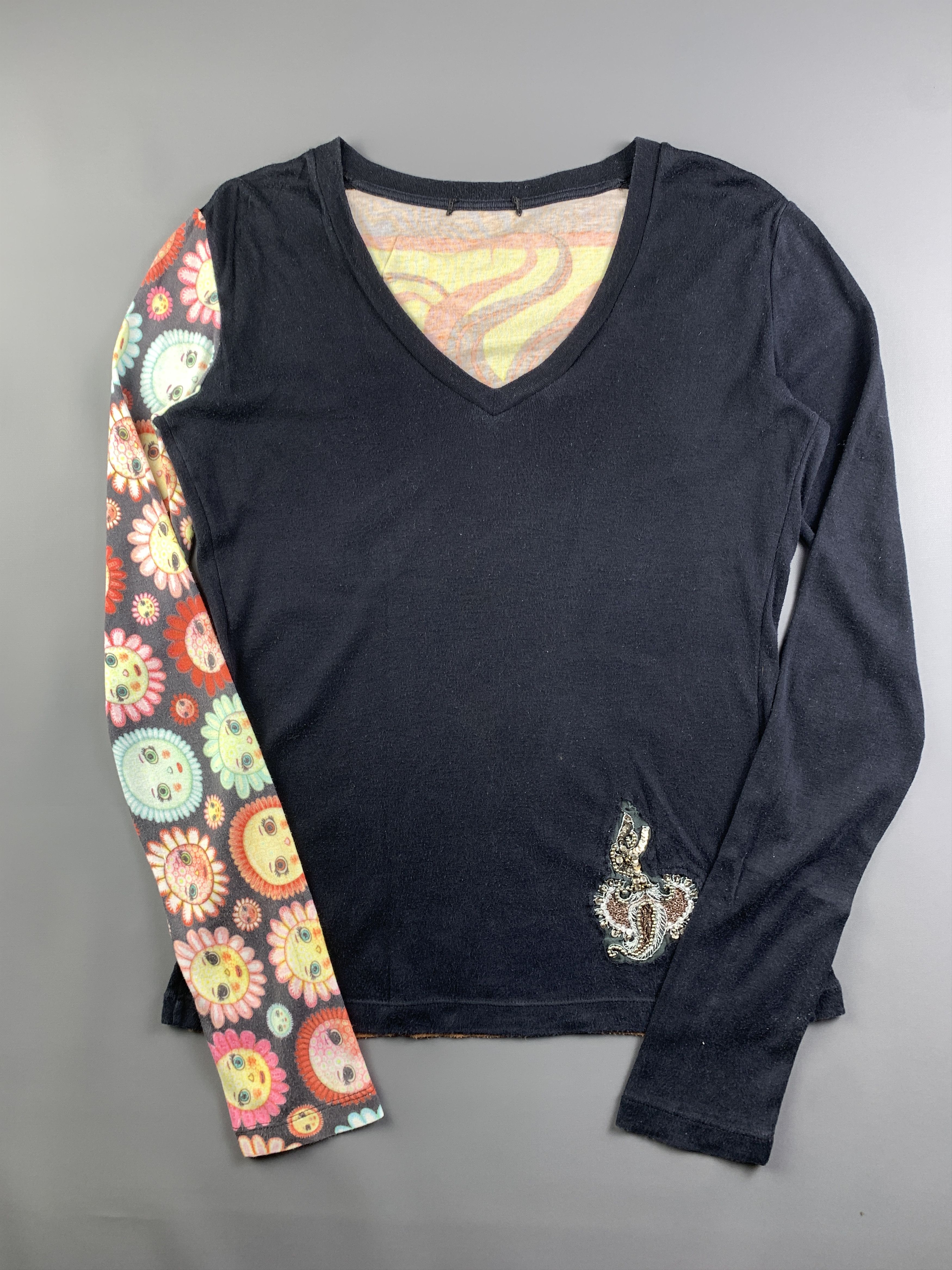 Japanese Brand 2000s Multi Art Gorl Graphic V-neck Longsleeve Tee (M) Size M / US 6-8 / IT 42-44 - 1 Thumbnail