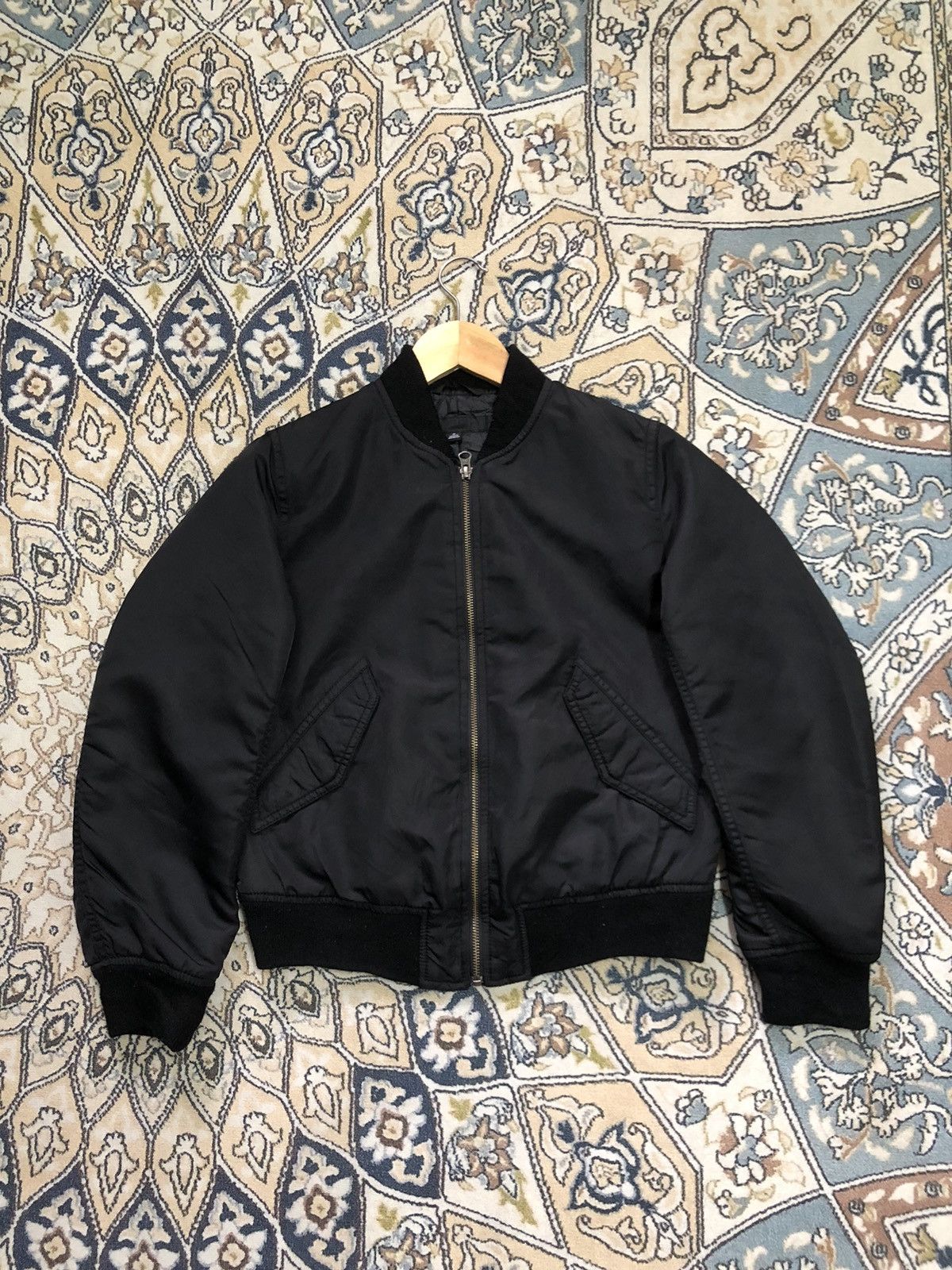 Japanese Brand 🏴 Vintage Uniqlo Black Minimalist Bomber Jacket Size M / US 6-8 / IT 42-44 - 1 Thumbnail