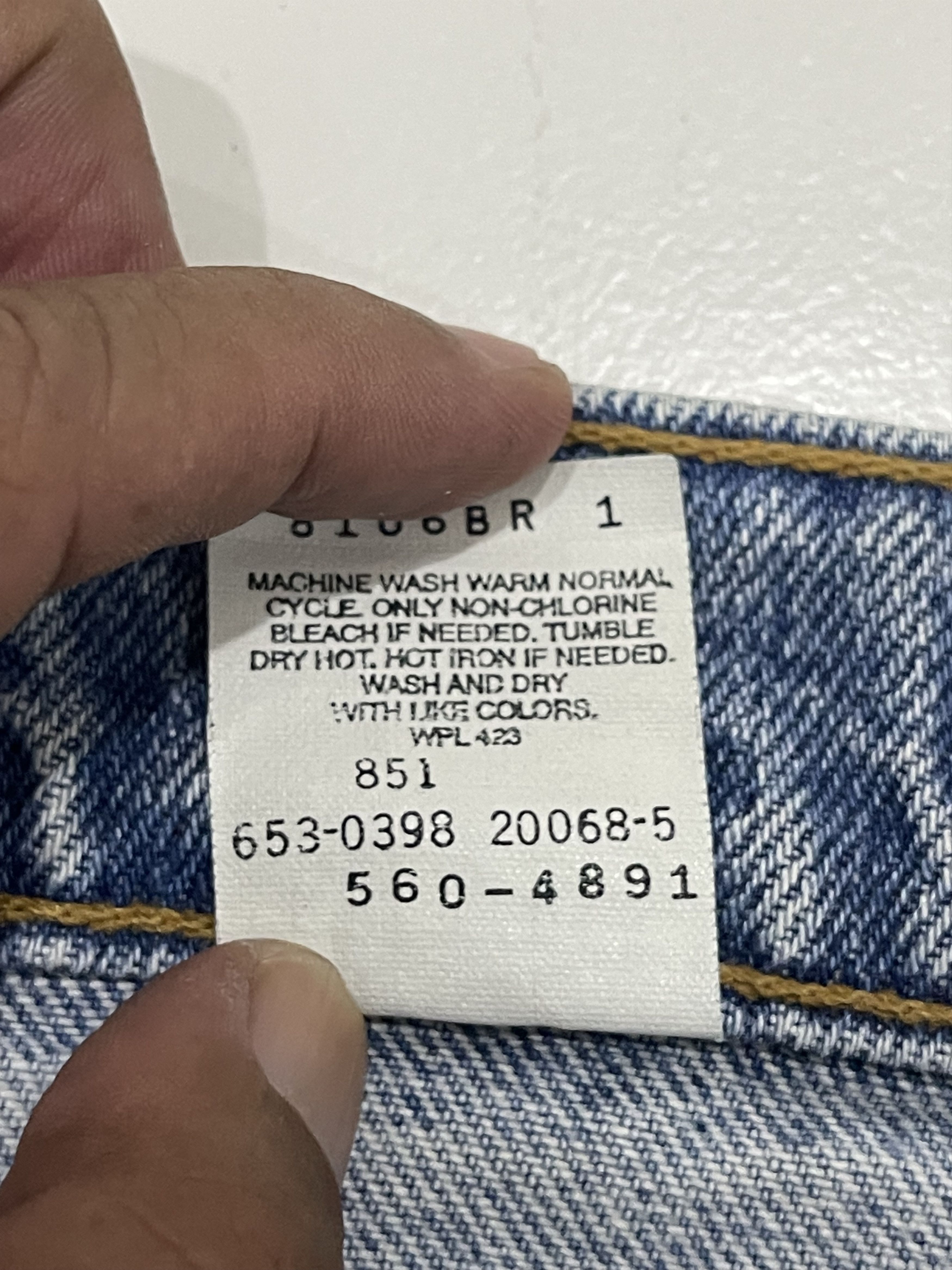 Levi's × Vintage VINTAGE 90s LEVI'S 560 BAGGY DENIM JEANS CROPPED SHORT Size US 33 - 7 Thumbnail