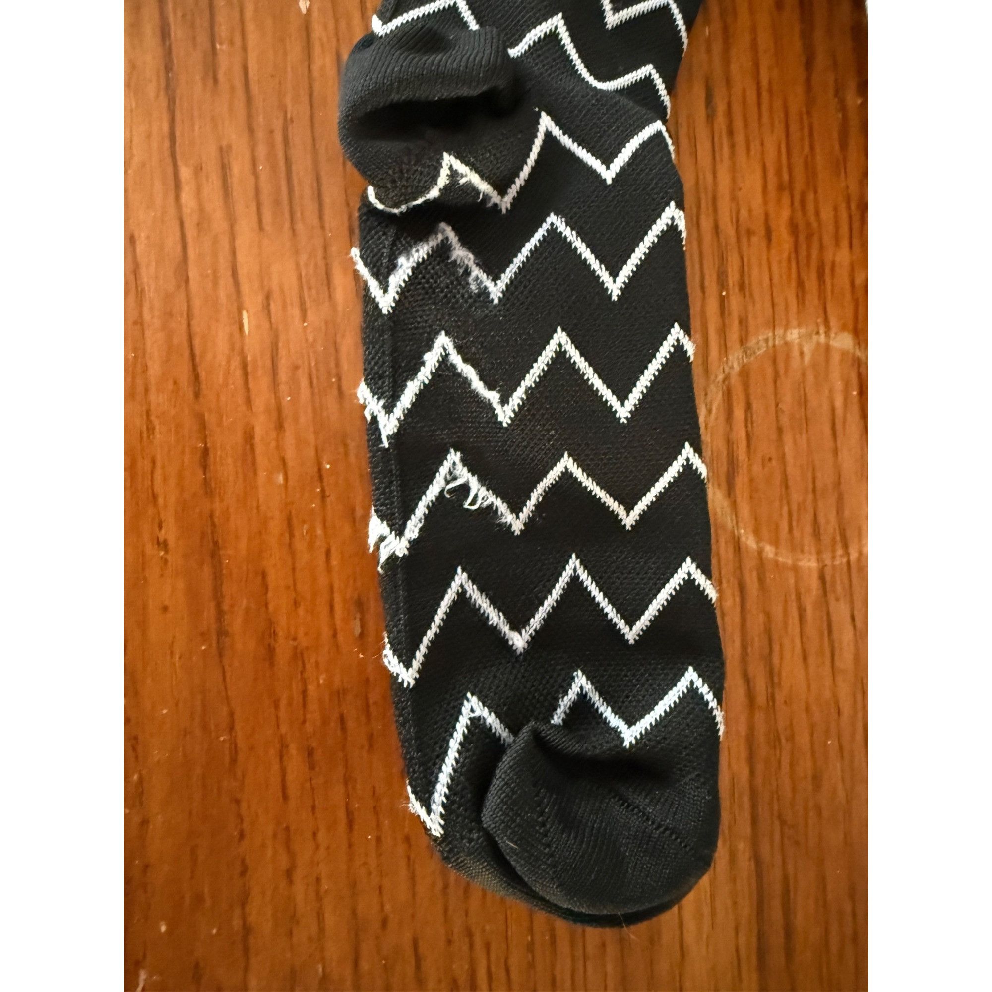 Other Black & White Zigzag Pattern Knee-High Socks Size ONE SIZE - 3 Thumbnail