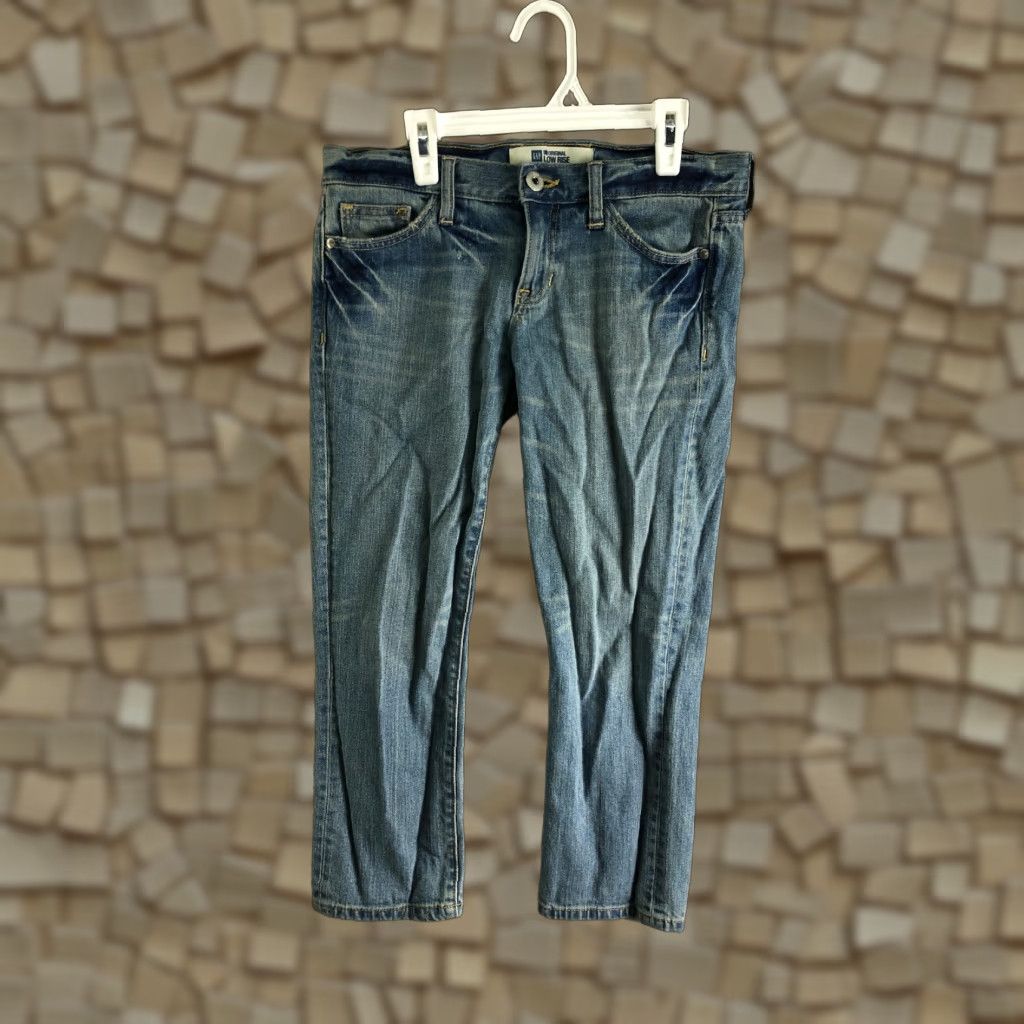 Gap Gap Womens Size 2 Jeans Capri Medium Wash Blue Denim 5-Pocket Regular Rise Zip Button Zipper US Gap 1969 Mens? Wait Size 26" / US 2 / IT 38 - 1 Thumbnail