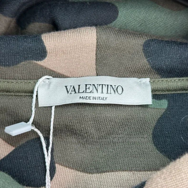 Valentino Valentino Camouflage letter hoodies Size US XL / EU 56 / 4 - 3 Thumbnail