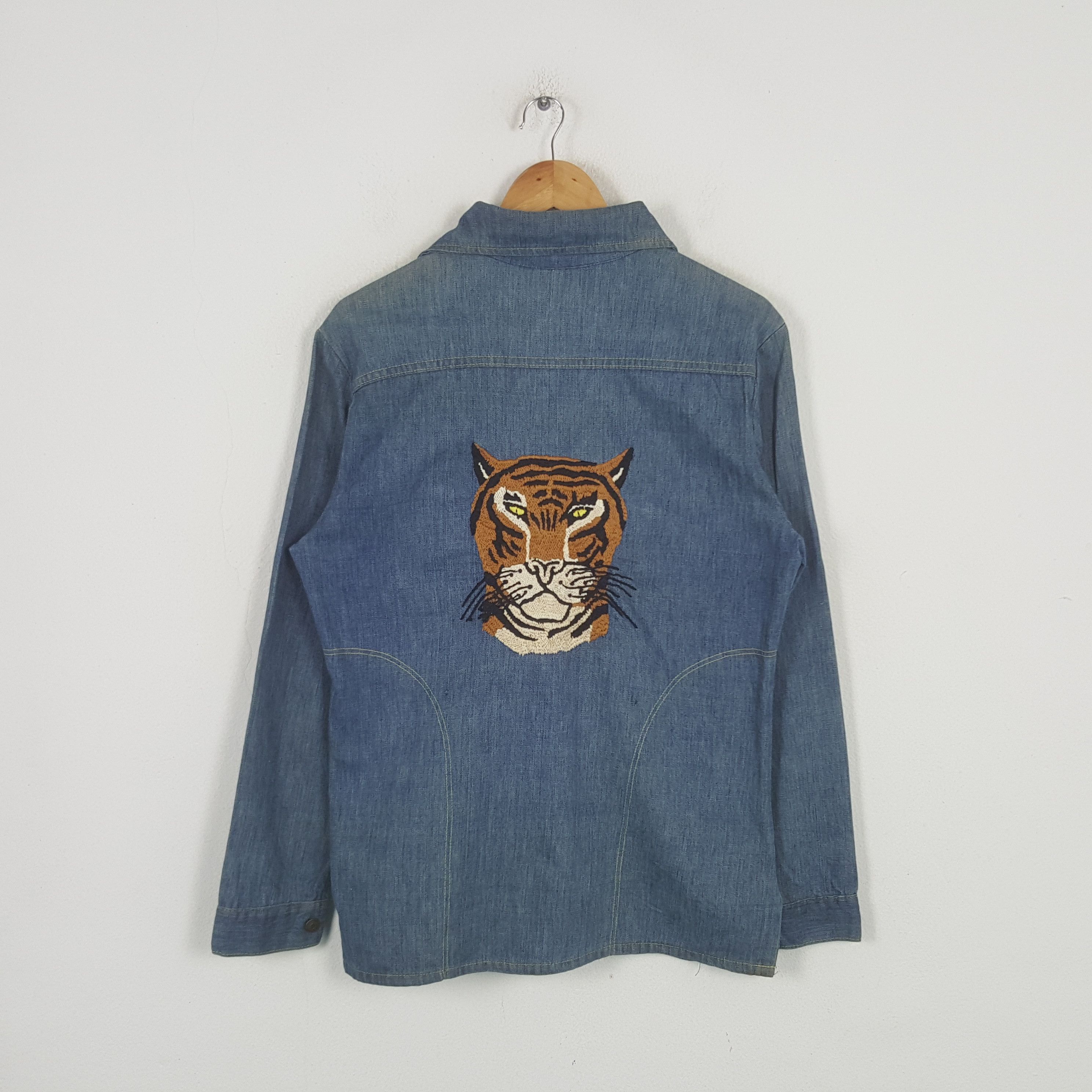 Japanese Brand Vintage Tiger Embroidery Japanese Bikers Denim Shirt RR9 Size US L / EU 52-54 / 3 - 1 Thumbnail