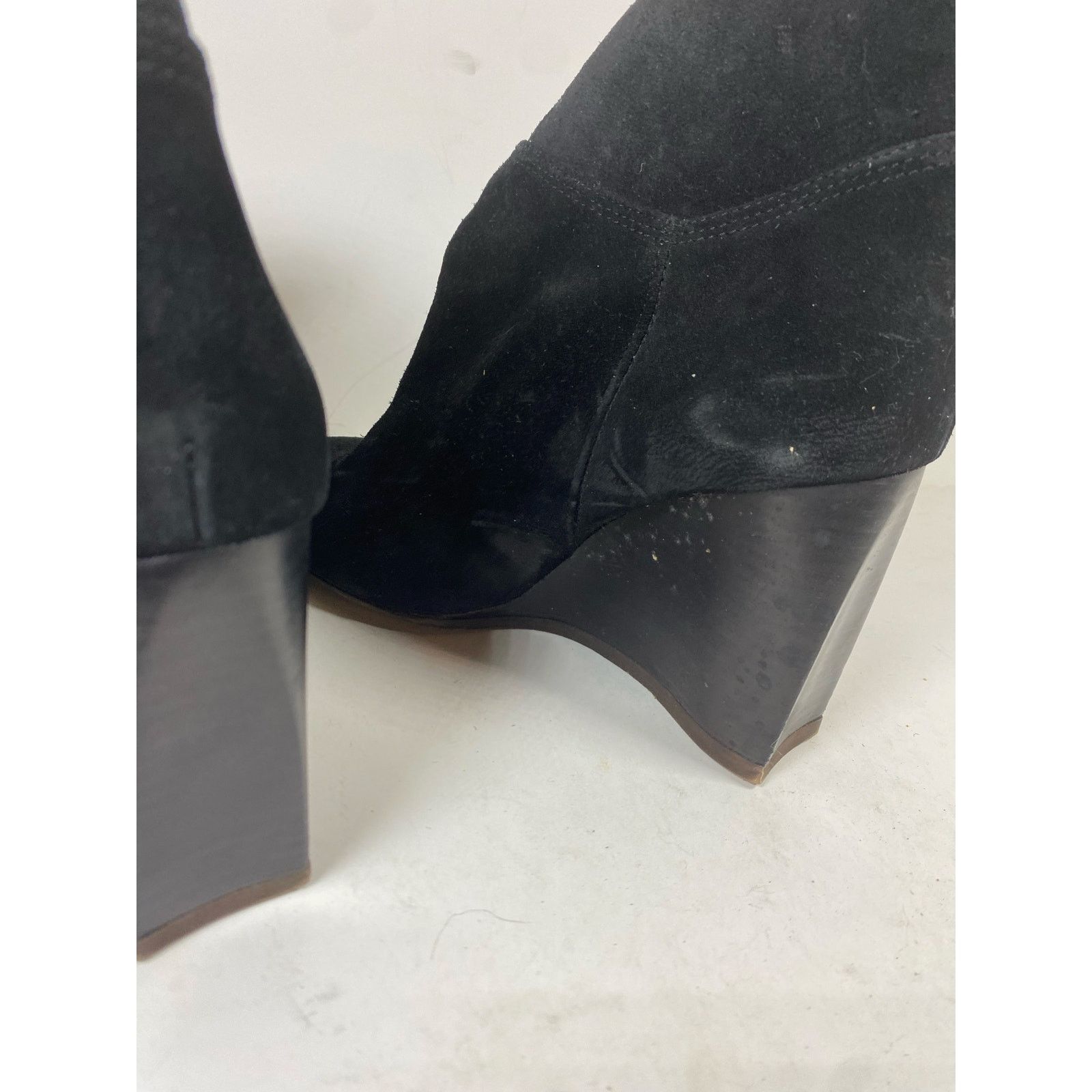 Lanvin Lavin Black Low Ankle Wedge Suede Bootie 8.5W Size US 8.5 / IT 38.5 - 4 Thumbnail