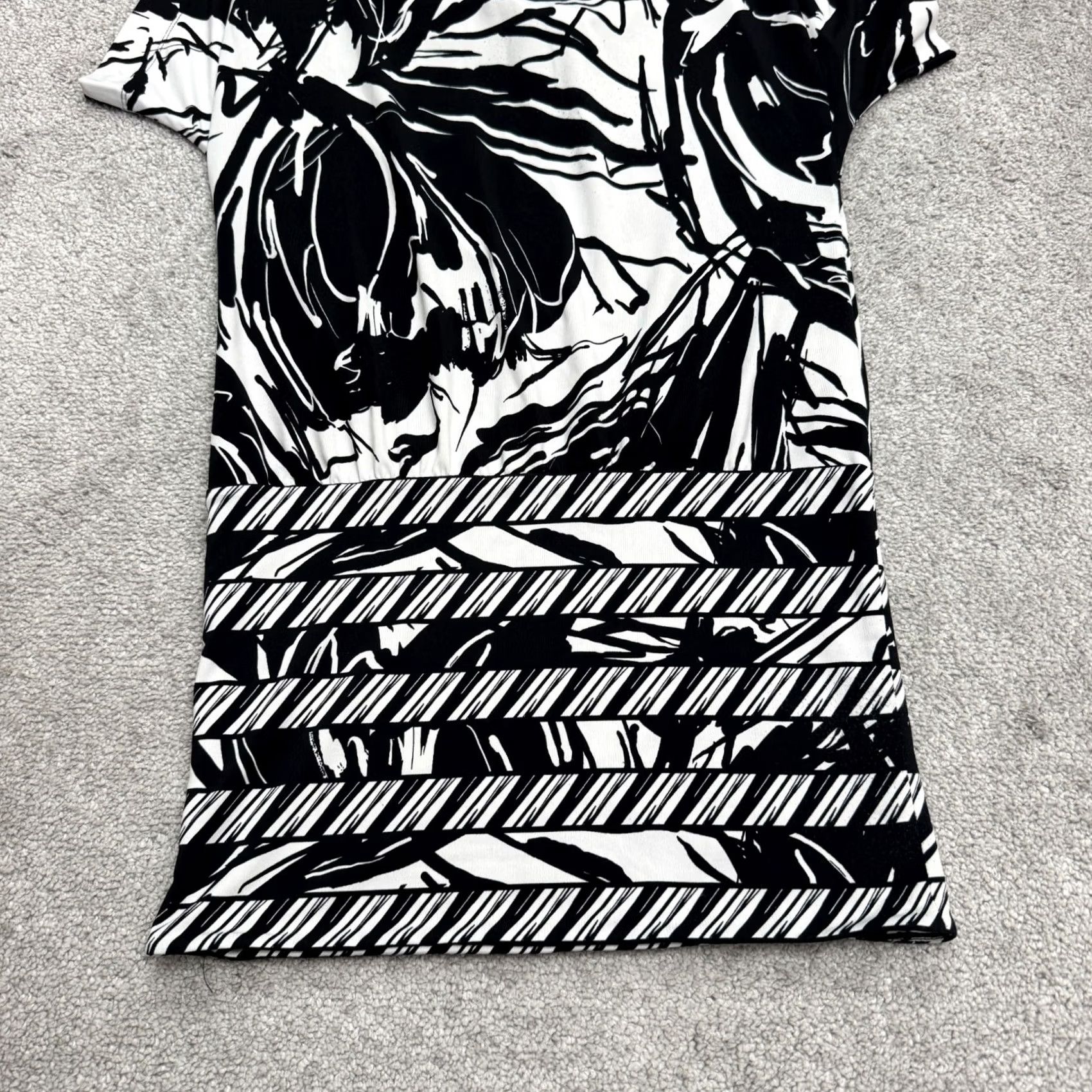 Bcbgmaxazria BCBGMAXAZRIA Abstract Floral Midi Shift Dress Womens XS Black White Cowl Neck Size XS / US 0-2 / IT 36-38 - 4 Thumbnail