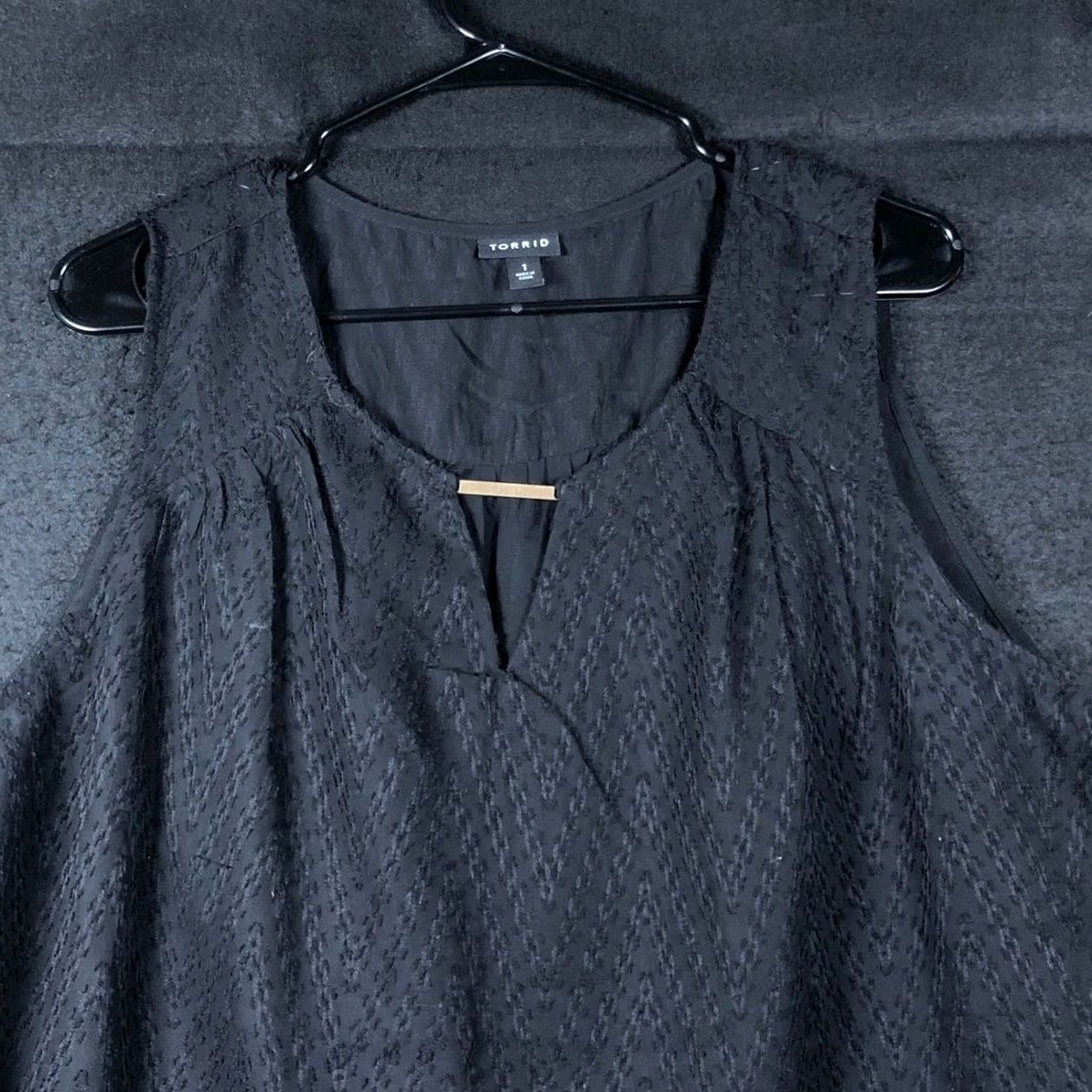 Torrid Torrid Blouse Black Lined Sleeveless V-Neck Key Hole Textured 1X Tank Casual Workwear Womens Size XL / US 12-14 / IT 48-50 - 2 Thumbnail