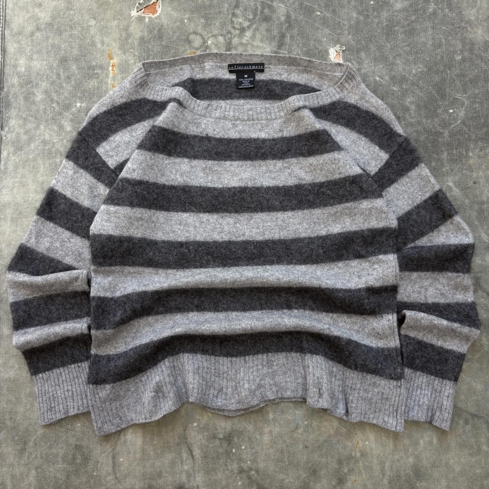 Vintage Vintage Y2K Sofia Cashmere Gray Striped Grunge Skate Sweater Size M / US 6-8 / IT 42-44 - 1 Thumbnail