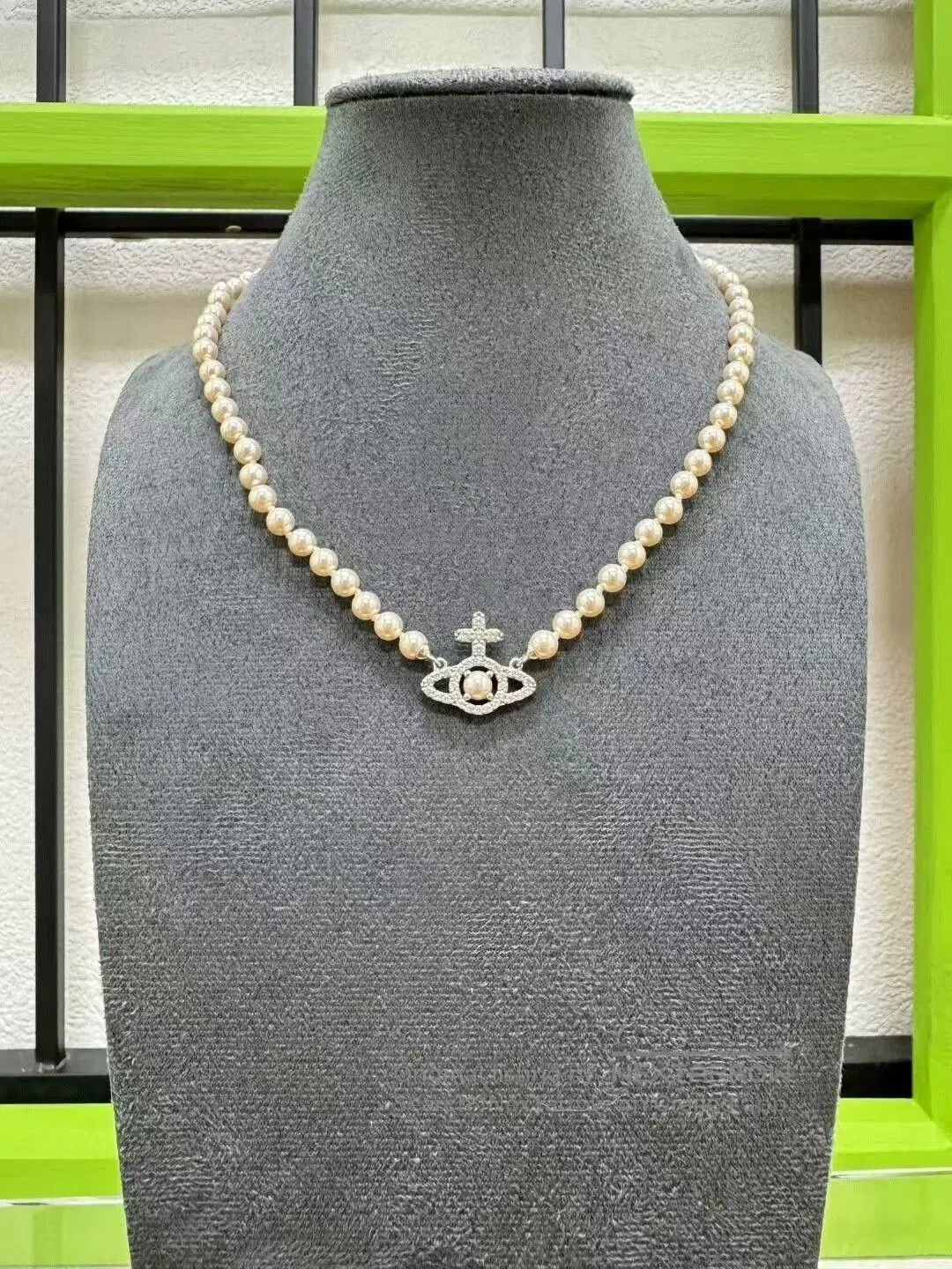 Vivienne Westwood Vivienne Westwood Pearl Necklace. Size ONE SIZE - 4 Thumbnail