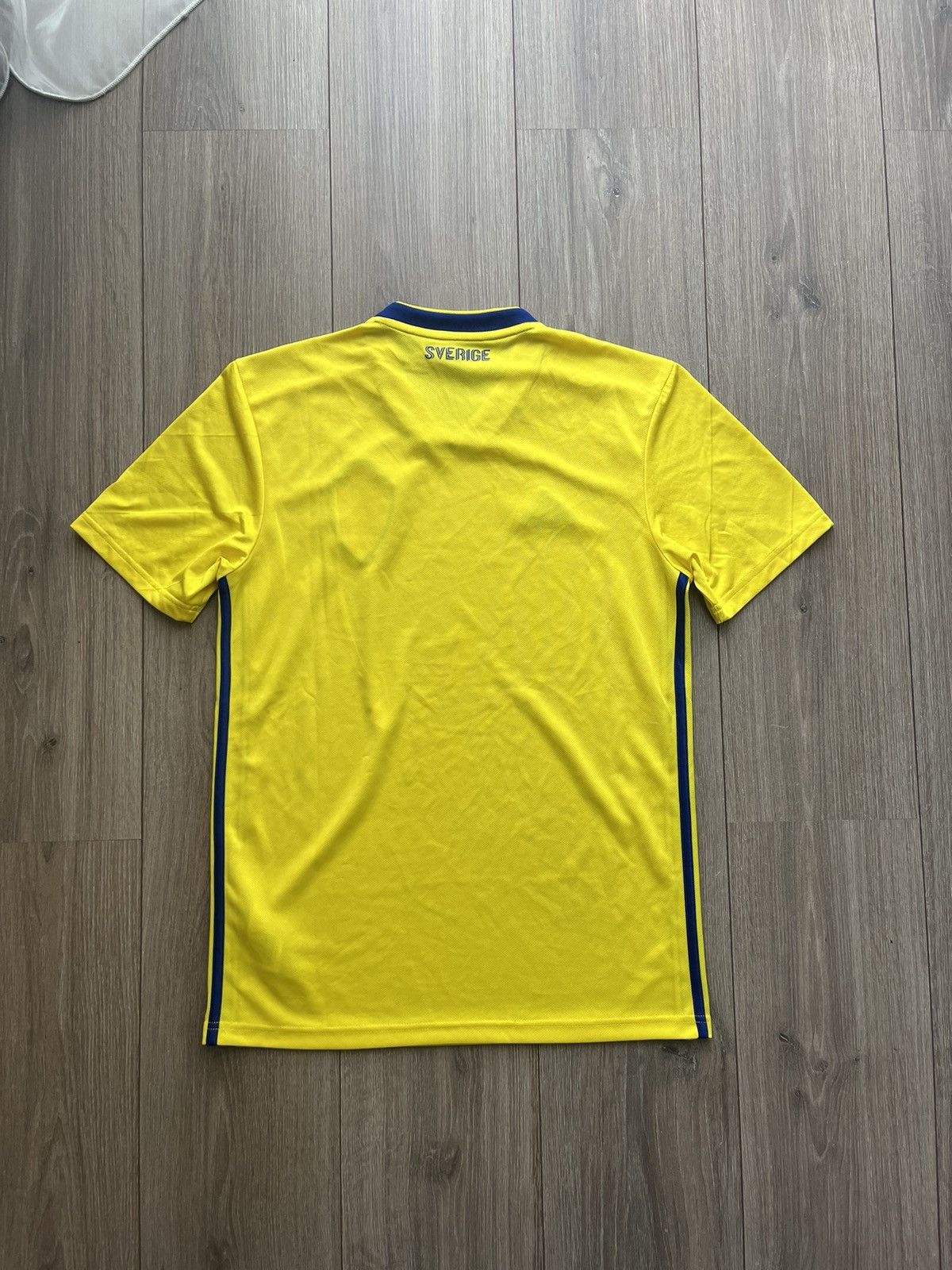 Adidas Adidas 2018-20 Sweden Home Shirt Size US S / EU 44-46 / 1 - 7 Thumbnail