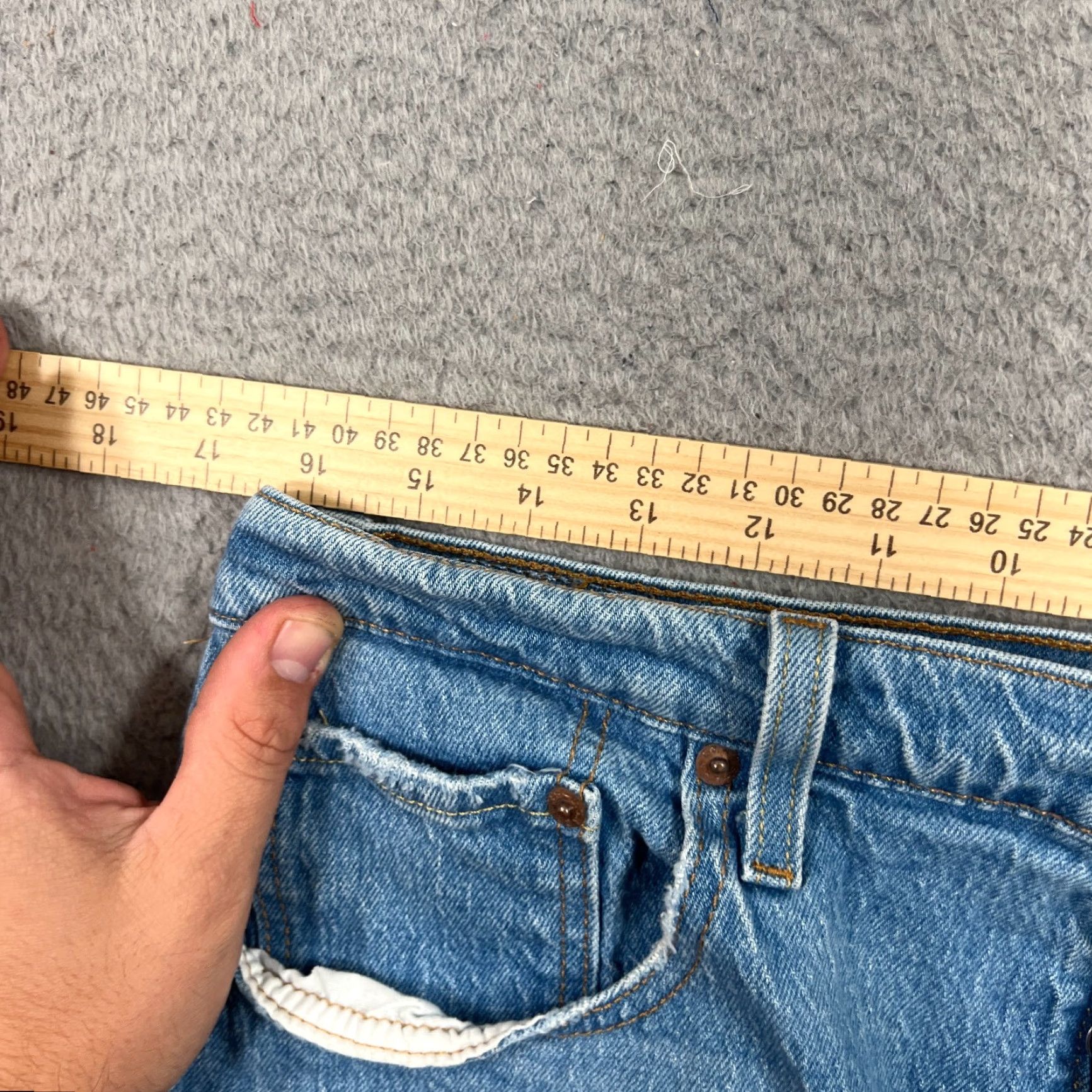 Levi's VINTAGE Levi's 501 Shorts Denim Distressed 5-Pocket Blue 033 Regular Womens 33 Distressed Pockets Button Front Casual Summer Size 24" / US 00 / IT 34 - 5 Thumbnail