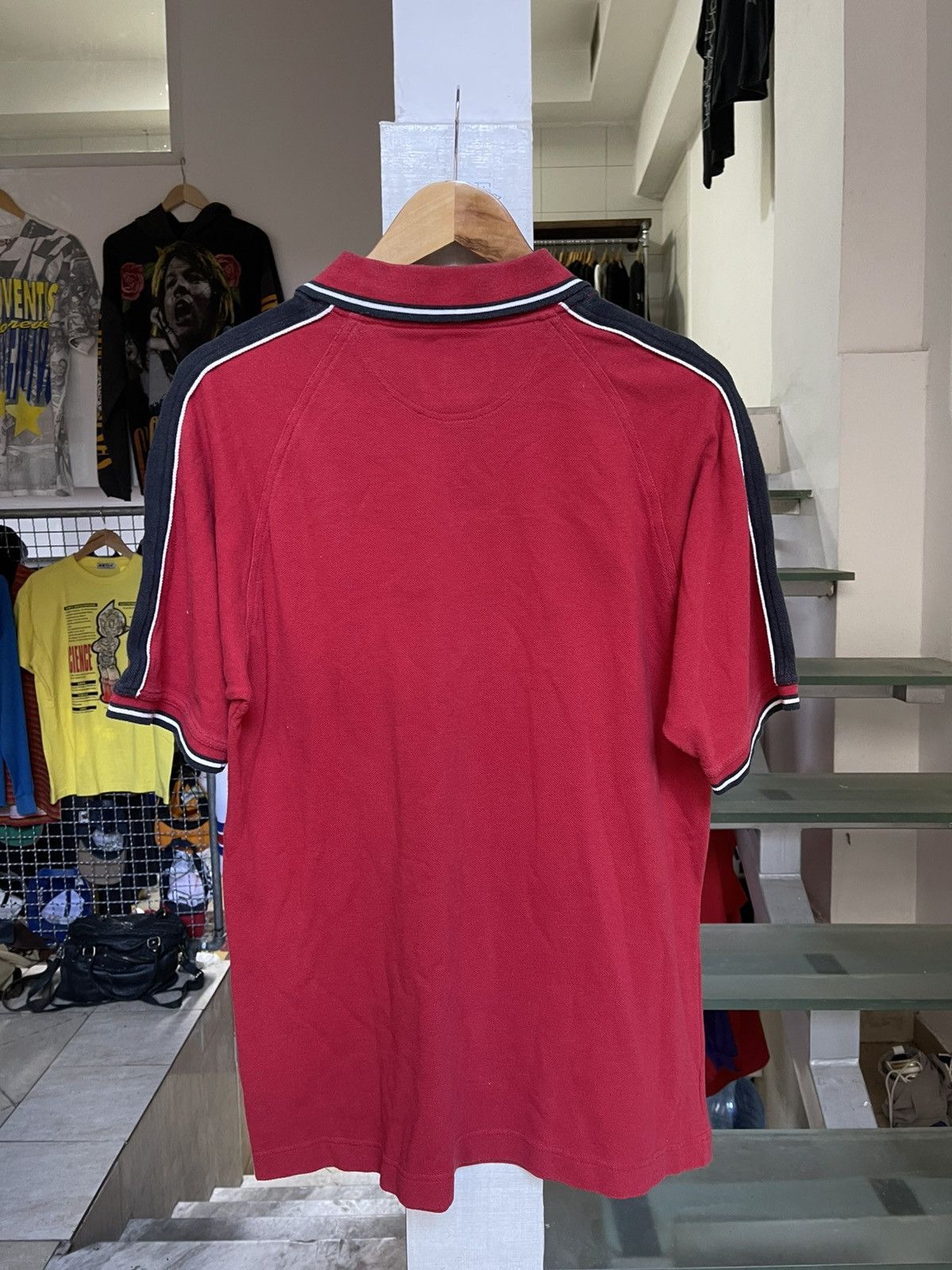 Lotto Sport Vintage Lotto Center Logo Tribal t shirt RARE Size US L / EU 52-54 / 3 - 3 Thumbnail