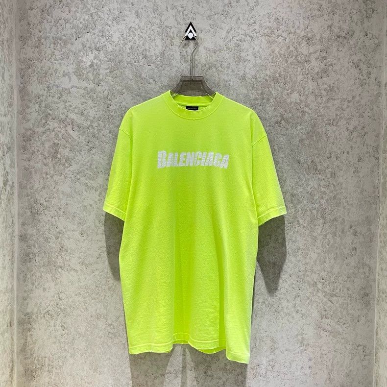 Balenciaga Balenciaga Hole logo old fluorescent green short sleeve 250 Size US XXS / EU 40 - 1 Thumbnail