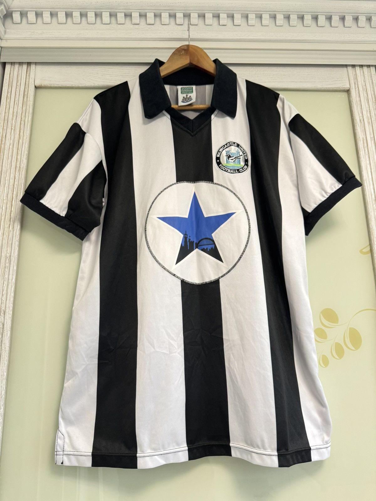Vintage Vintage Newcastle United 1982 Score Draw Soccer Jersey Shirt Size US L / EU 52-54 / 3 - 5 Thumbnail