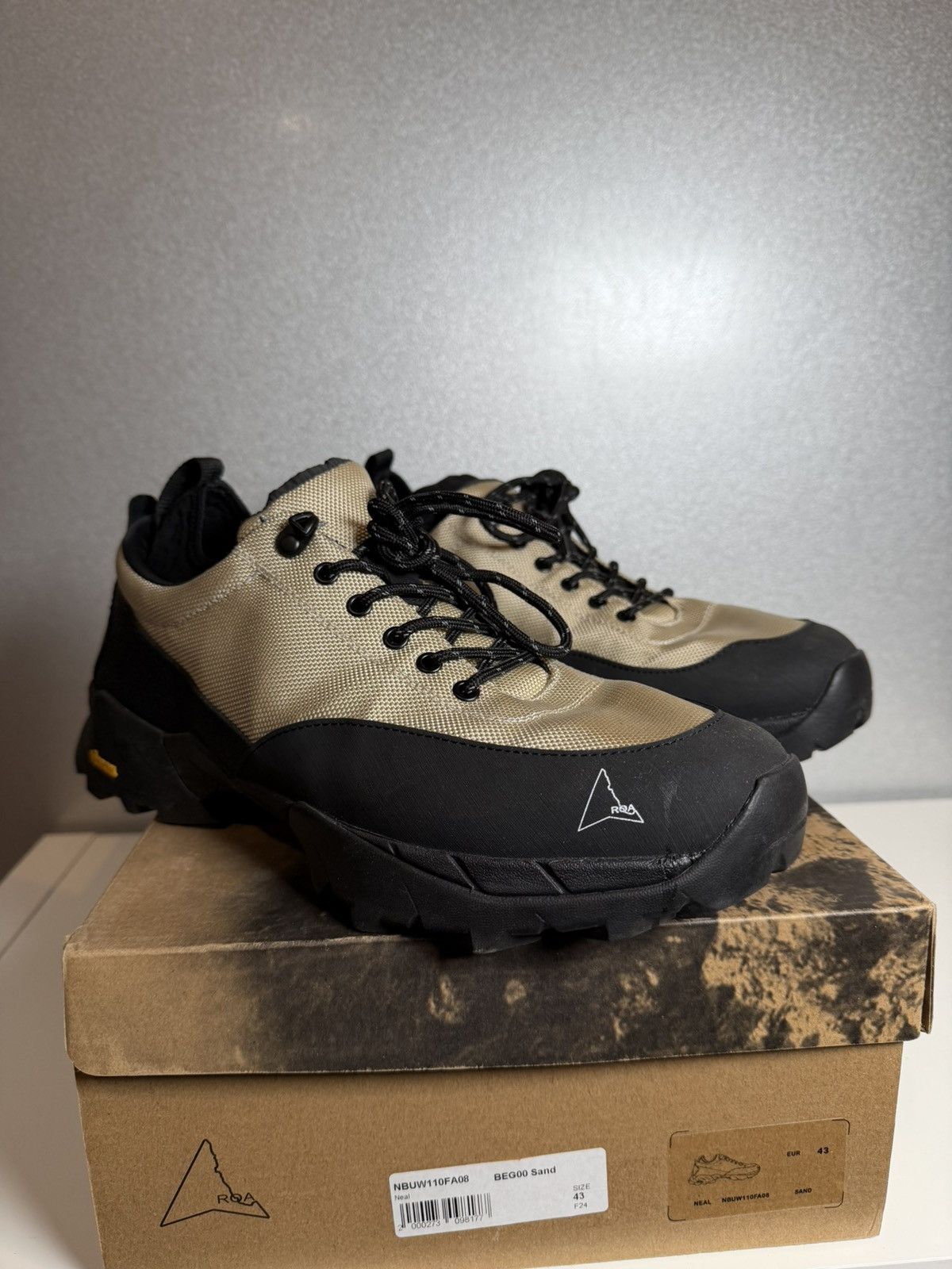 ROA ROA Neal Low Top Hiking Shoe Sand Size 43 Size US 10 / EU 43 - 1 Thumbnail