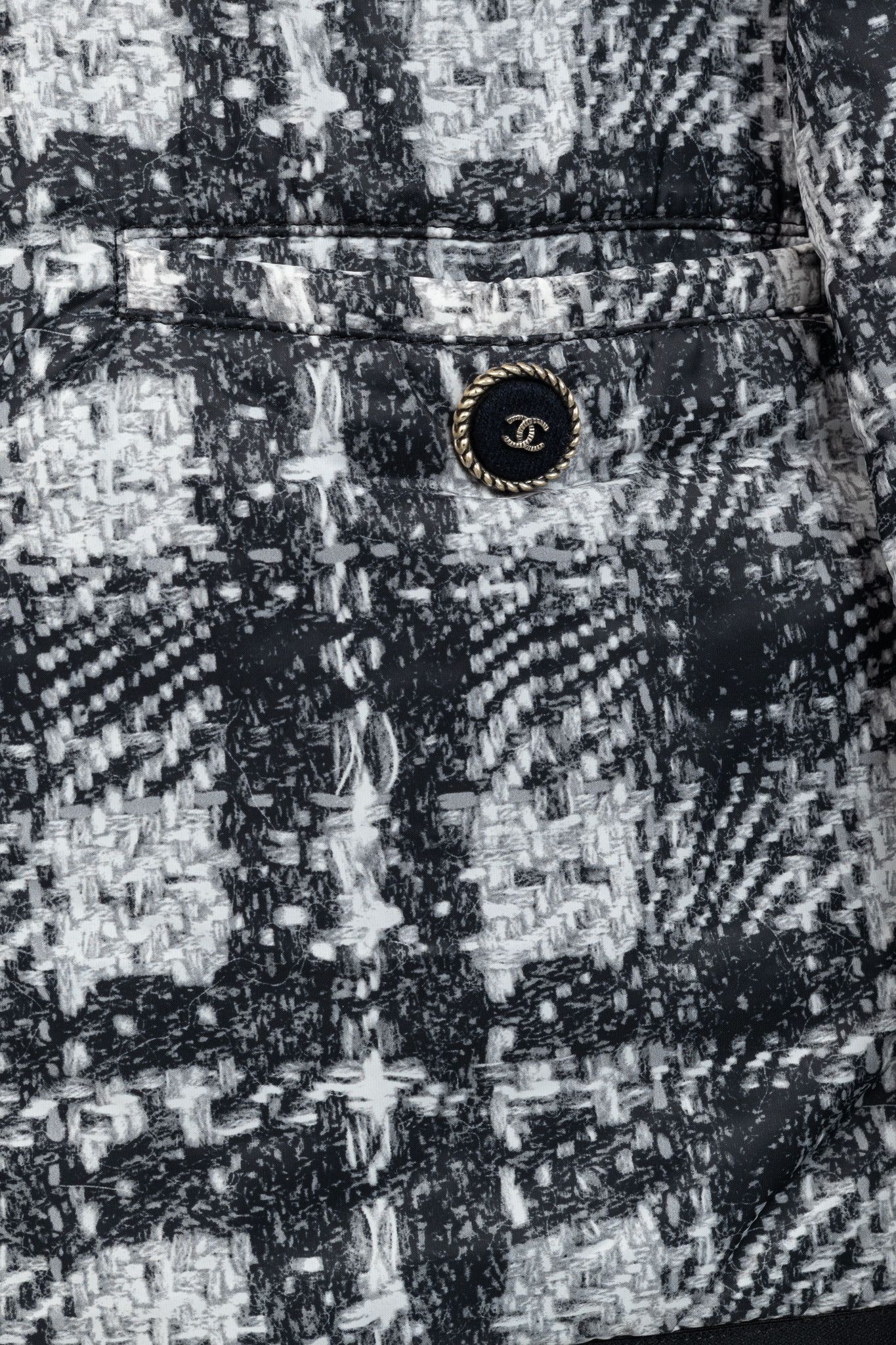 Chanel Chanel Reversible Grey Tweed-Printed & Black Nylon Jacket Size L / US 10 / IT 46 - 13 Thumbnail