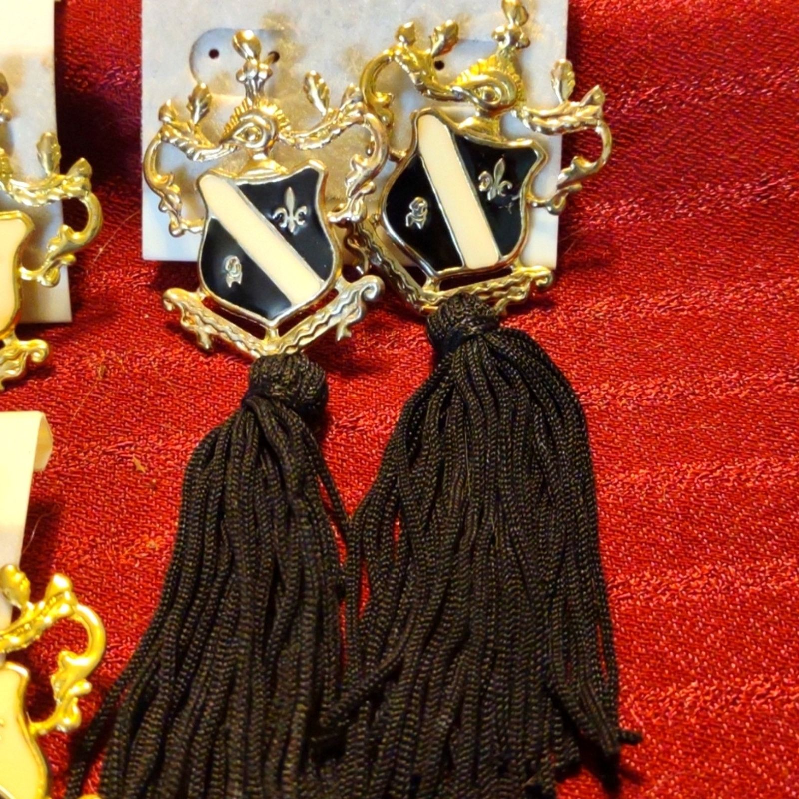 Vintage Beautiful gold/silver Crest symbol earrings~one with tassels Size ONE SIZE - 4 Thumbnail